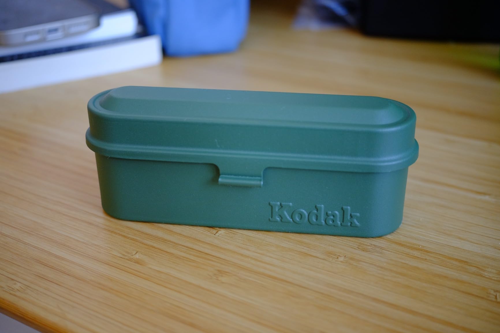 KODAK Film Case - for 5 Rolls of 35mm Films - Compact, Retro Steel Case to Sort and Safeguard Film Rolls (Olive) (Film is not Included) customer photo 1