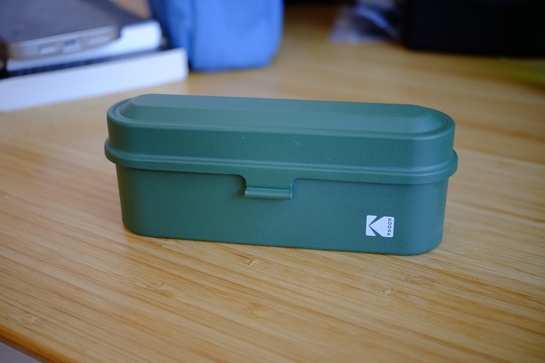 KODAK Film Case - for 5 Rolls of 35mm Films - Compact, Retro Steel Case to Sort and Safeguard Film Rolls (Olive) (Film is not Included) customer photo 2