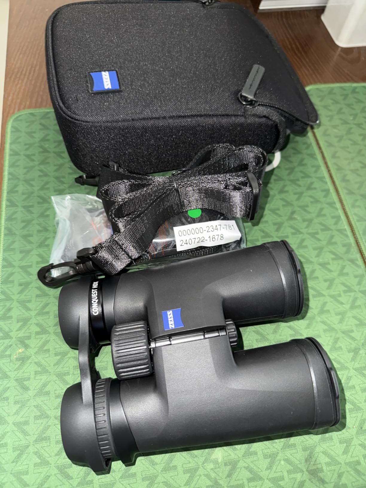 ZEISS Conquest HDX Binoculars 10x42 with HD Coated Glass for All Weather | Compact, LotuTec T* Waterproof Binoculars for Bird Watching and Hunting customer photo 2