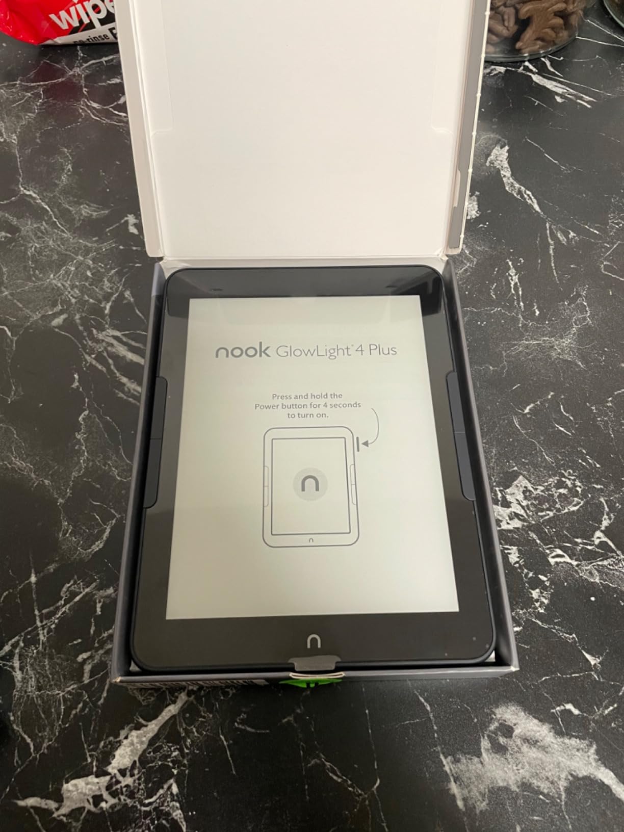 Barnes & Noble NOOK GlowLight 4 Plus eReader 7.8-inch 32GB BNRV1300 Waterproof (Renewed), Black customer photo 2