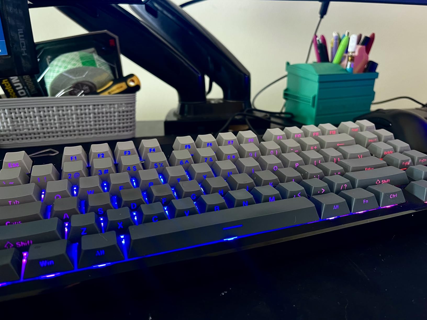 Kisnt KN85 Wireless Mechanical Keyboard, 75% Layout, Bluetooth/2.4GHz/USB-C, Custom RGB Backlit, Hot-Swappable Linear Switch, Creamy Sound for Gaming/Typing (Retro Beige) customer photo 1