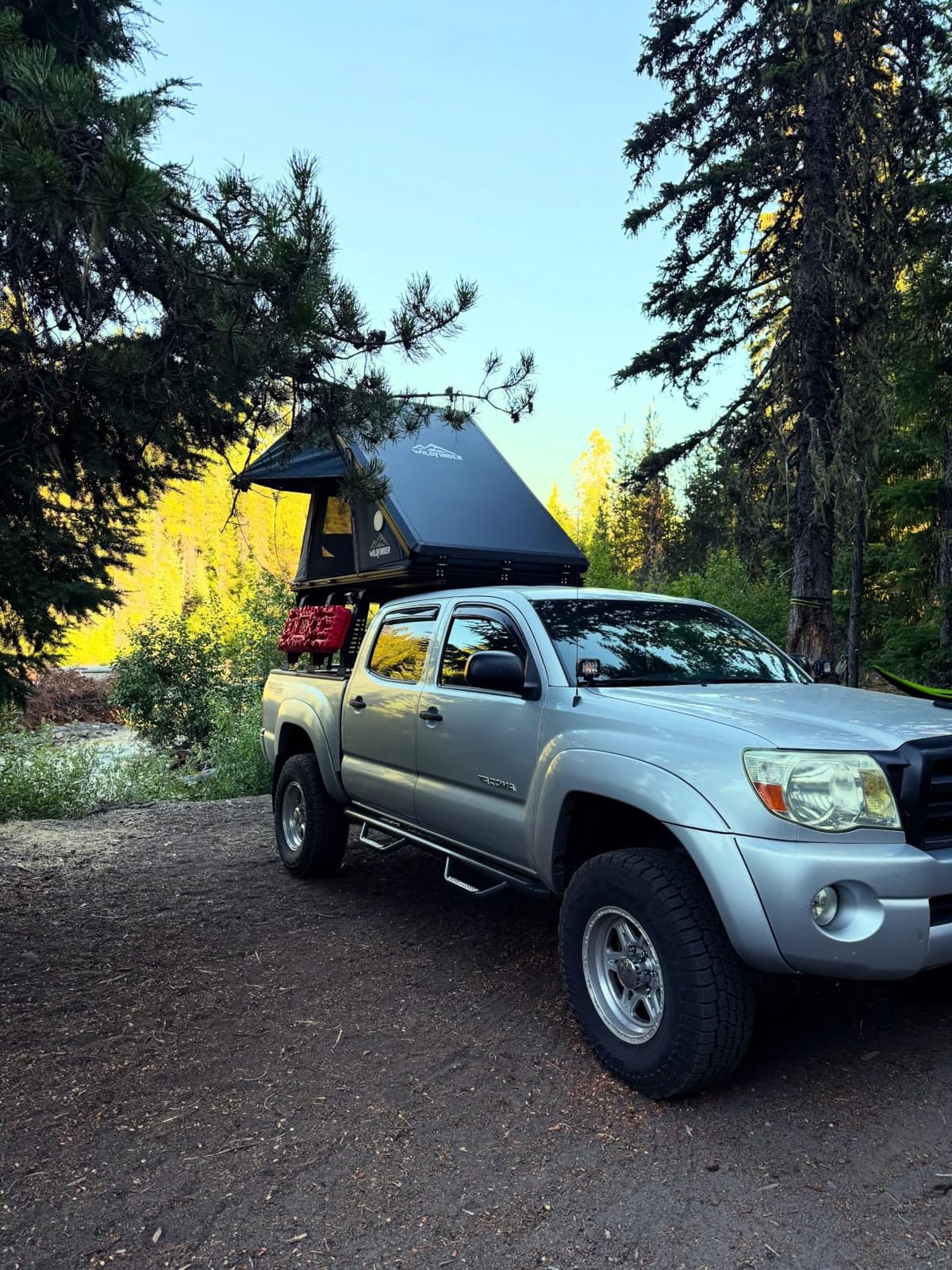 WildFinder Rooftop Tent, Hard Shell Roof Top Tent for Jeep SUV Truck Van customer photo 1