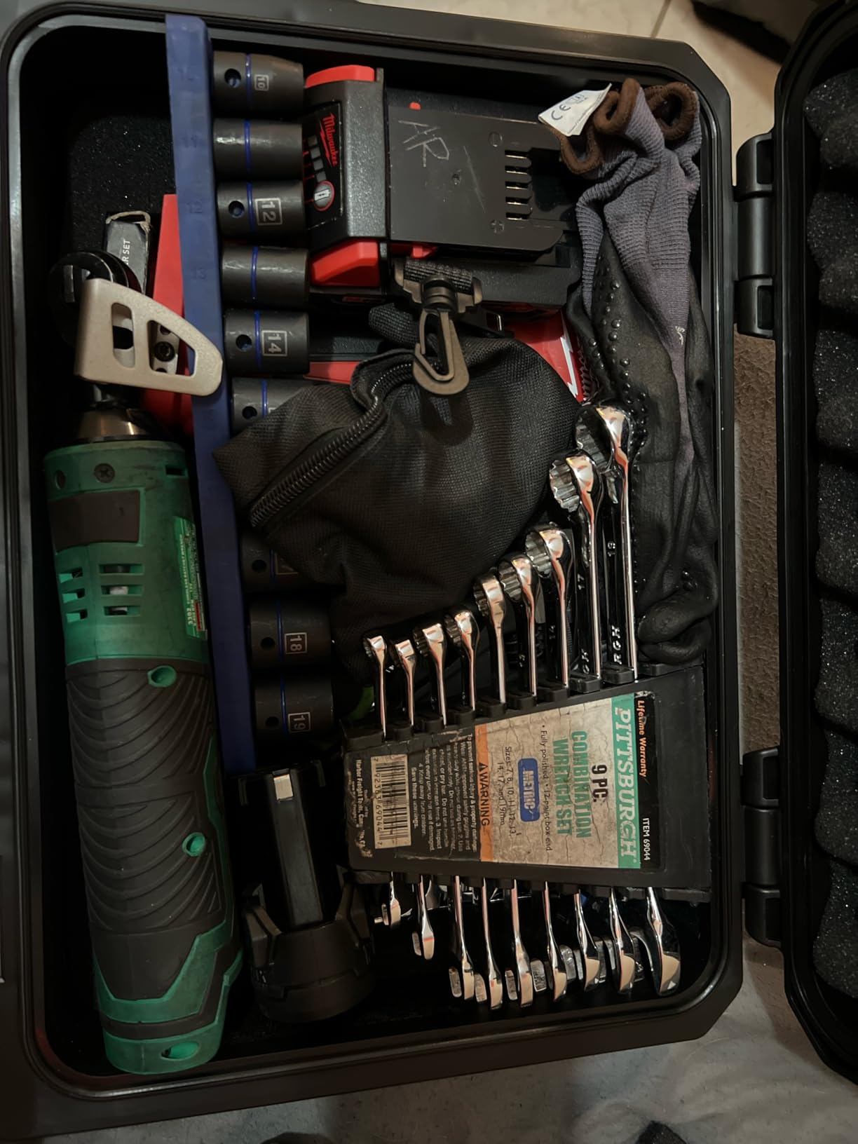 VEVOR Weatherproof Hard Case, Heavy Duty Protective Dry Box with Pre-cut Foam and Retractable Pull Handles, IP67 Waterproof (24.4x19.3x8.9) customer photo 2