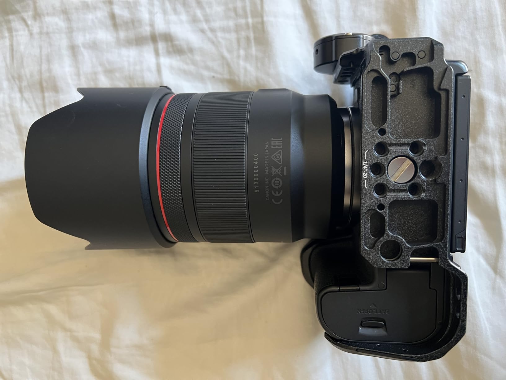 SMALLRIG Black Mamba Camera Cage for Canon R5 Mark II, Aluminum Alloy Camera Rig with Cold Shoe, 1/4''-20 & 3/8''-16 Threaded Holes, Built-in Quick Release Plate for Arca-Type - 4975 customer photo 2