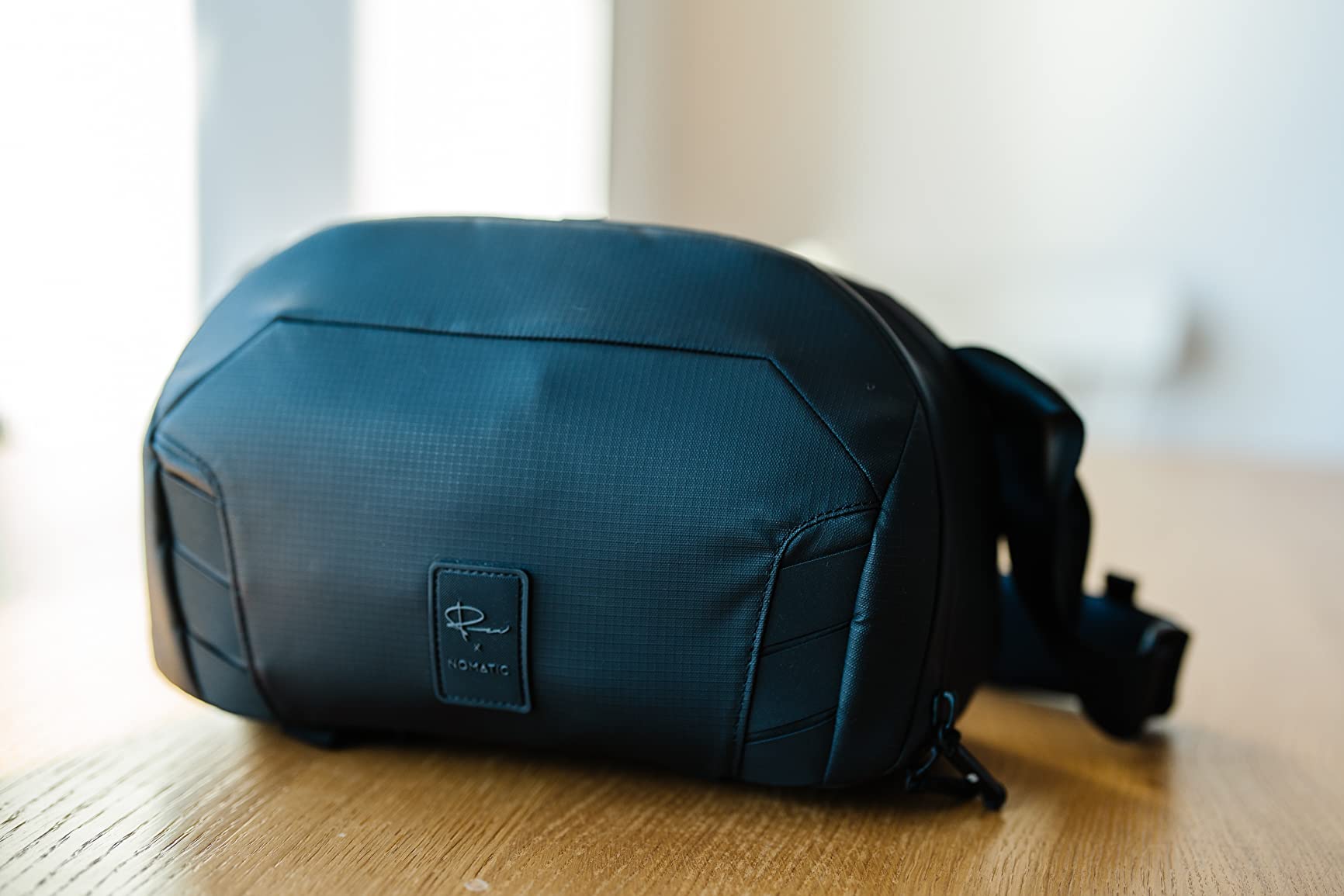 NOMATIC McKinnon Camera Messenger 13L - Camera Bag For Men And Women | Shoulder/Sling/Crossbody Bag, Fits 14