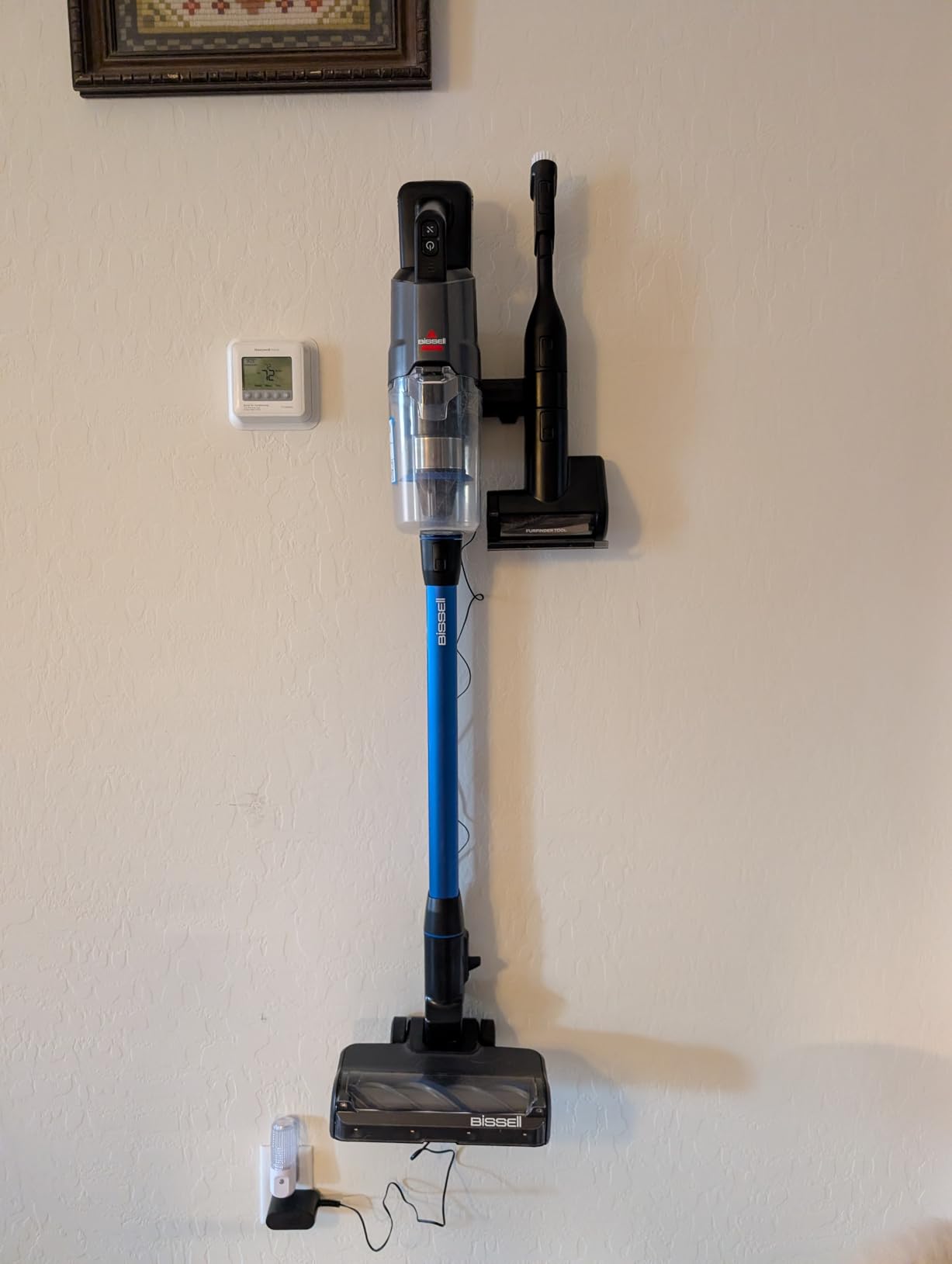 Bissell PowerClean FurFinder 200W Self-Standing Cordless Vacuum, 4052 customer photo 1