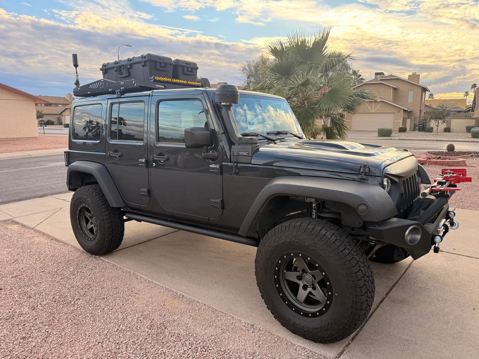 VEVOR Dry Box, Waterproof Hard Case with Pre-Cut Foam, 44 x 16 x 13.5inch, Double-layer Anti-theft Design, Retractable Pull Handles, IP67 Waterproof customer photo 1