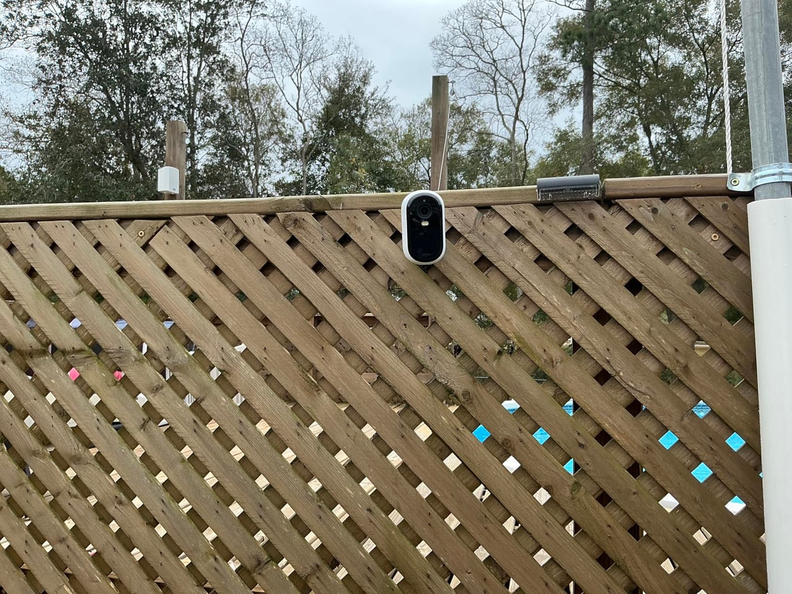 Arlo Essential Security Cameras Wireless Outdoor 1080p HD (2nd Gen, 2023 Release) - Battery Power, Person Recognition, Package Detection, Animated Preview, 1-Month Trial of Secure Plan, 1 Cam, White customer photo 2