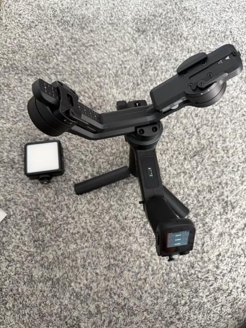 FeiyuTech SCORP 3 KIT Gimbal Stabilizer for Sony/Canon/Nikon/Fujifilm with AI Tracking, Detachable Handle, Native Vertical Shooting, Max 3.5KG/7.72lbs, Touch Screen with Carrying Bag & Extension Bar customer photo 1