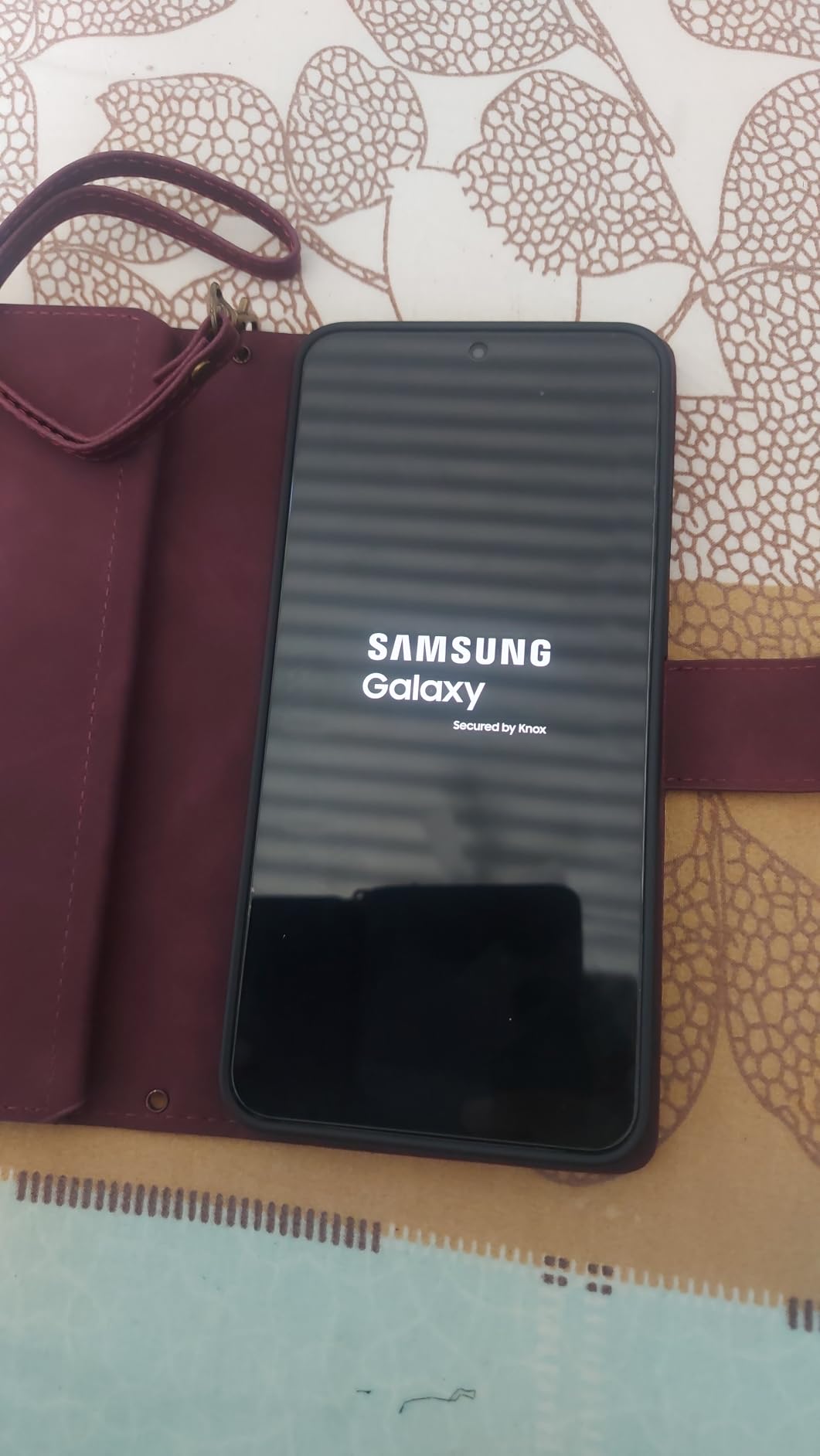 Samsung Galaxy S25 FE Cell Phone (2025), 128GB AI Smartphone, White customer photo 2