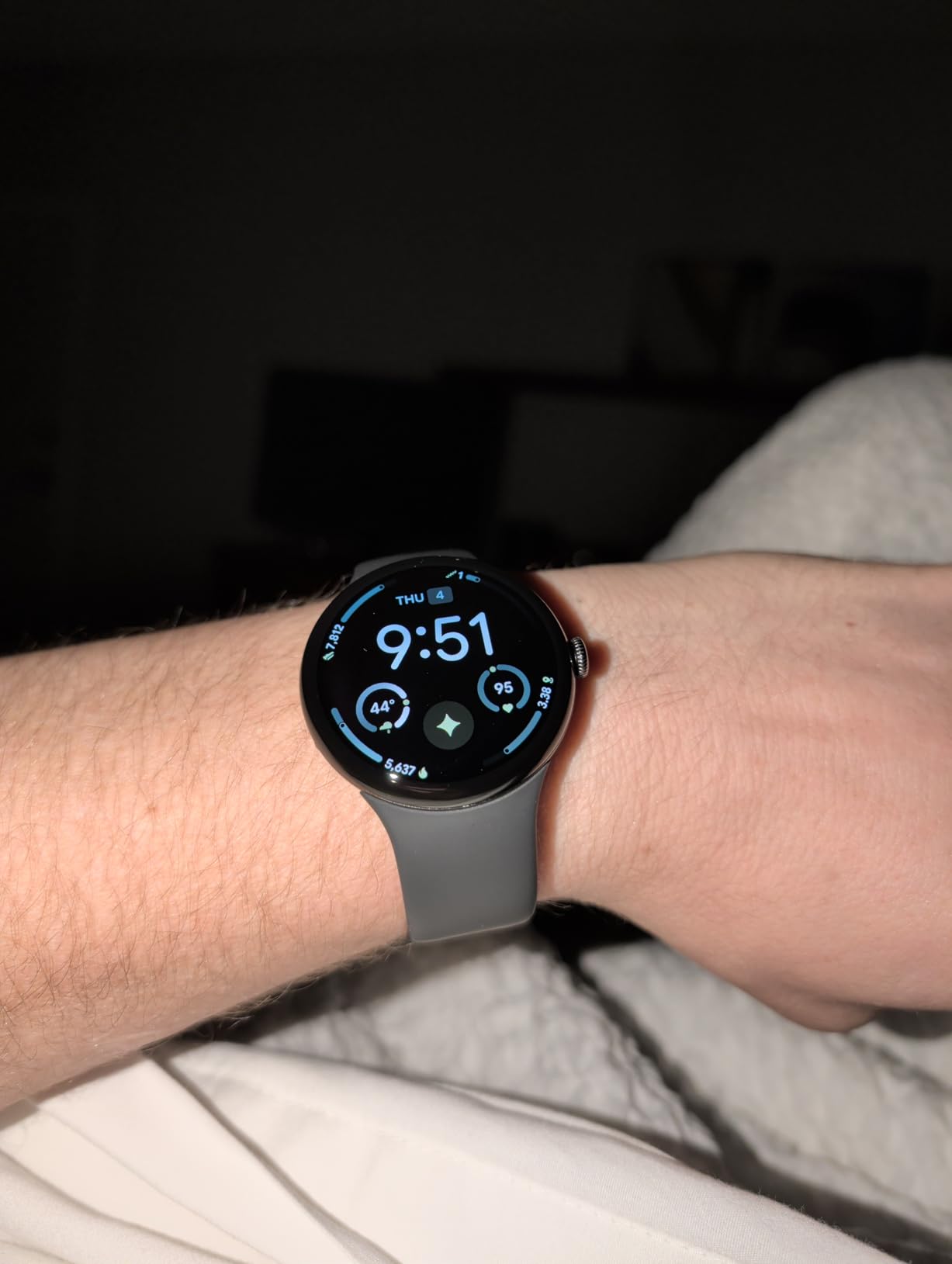 Google Pixel Watch 4 (41mm) - Android - 2 Years of Data - Heart Rate, Sleep & Fitness Tracking - 30-Hour Battery - Polished Silver Aluminum Case - Iris Active Band - LTE (2025) customer photo 2