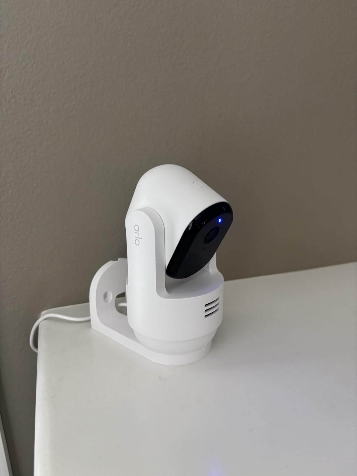 Arlo Essential Indoor Pan Tilt Zoom Security Camera 2K Wired - 1-Cam customer photo 2