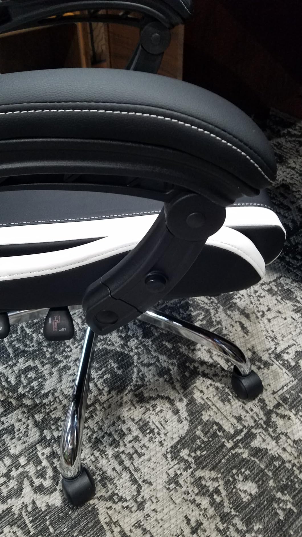 Dowinx Ergonomic Gaming Chair with Footrest & Massage Lumbar, 2D-Linkage Armrests for Computer Chair 330lbs with Headrest Pillow for Office, Home, Streaming and Long Gaming Sessions, Black customer photo 2