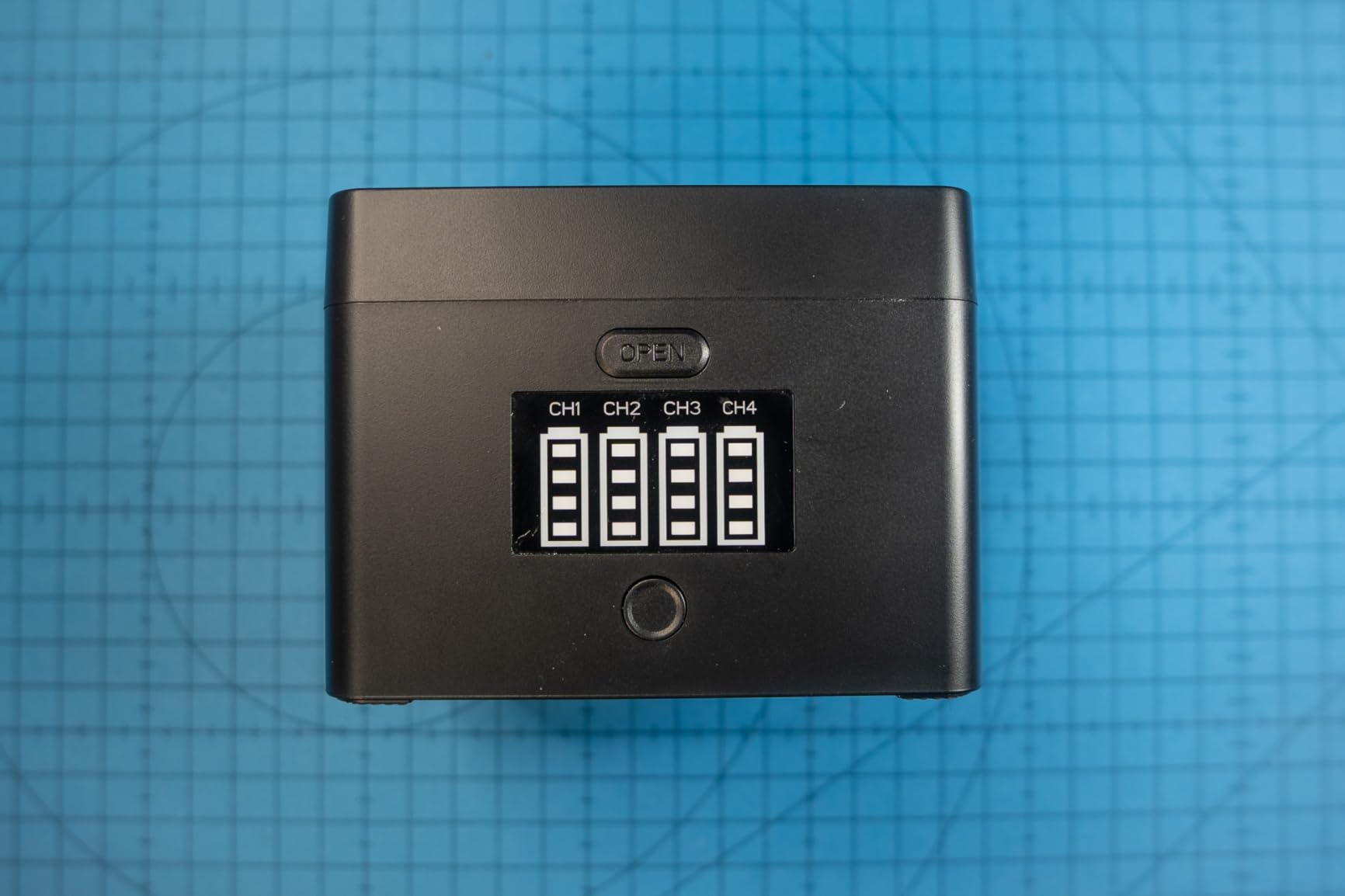 K&F CONCEPT 4-Slot Battery Charger for NP-FZ100 & LP-E6NH Batteries, 40W USB-C Fast Charger Compatible with Sony A7iii, A7iv, FX30, FX3, A6700, A6600, EOS R5 R6 R7 5D 6D 7D Mark II Cameras customer photo 1