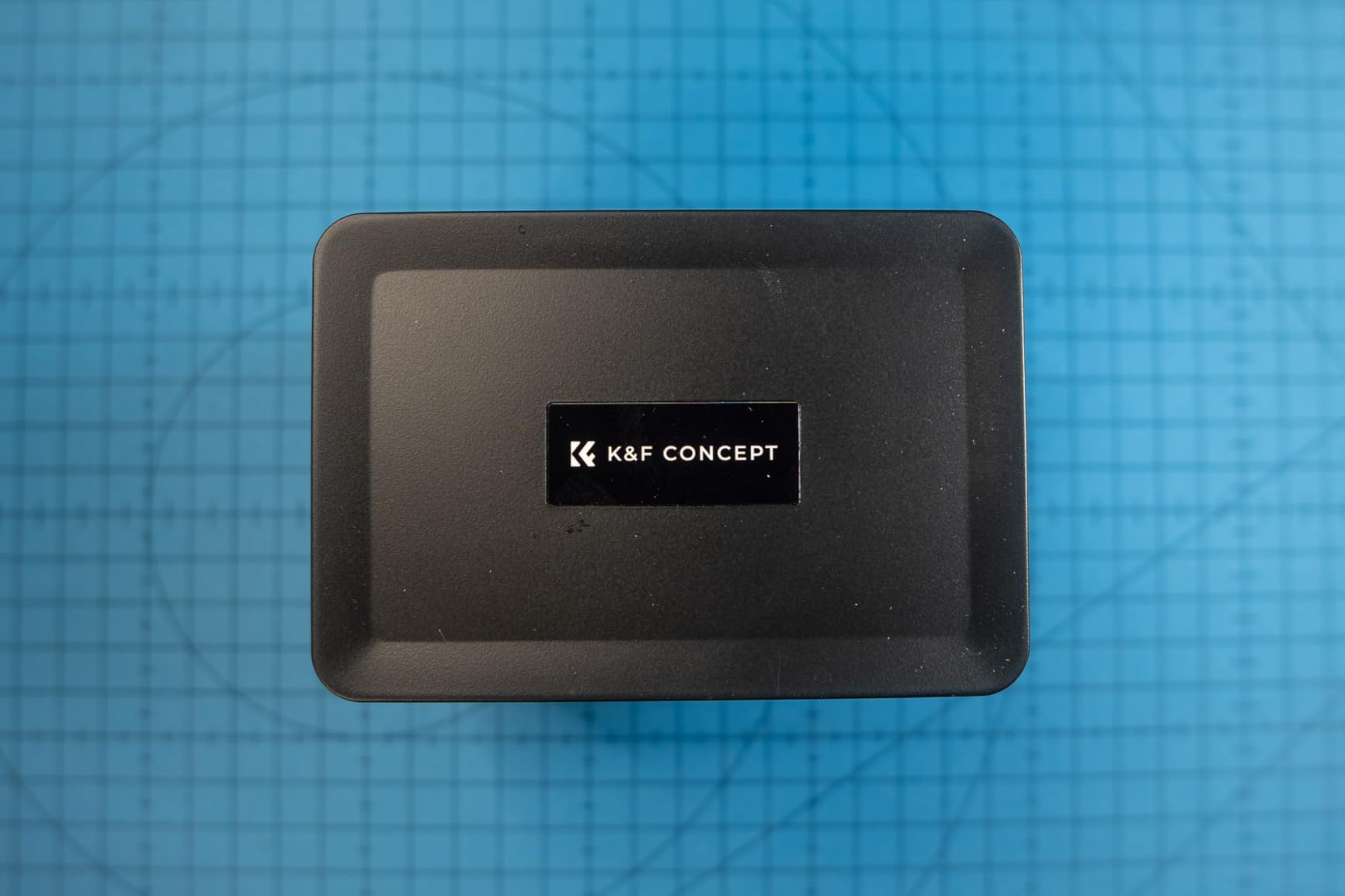 K&F CONCEPT 4-Slot Battery Charger for NP-FZ100 & LP-E6NH Batteries, 40W USB-C Fast Charger Compatible with Sony A7iii, A7iv, FX30, FX3, A6700, A6600, EOS R5 R6 R7 5D 6D 7D Mark II Cameras customer photo 2