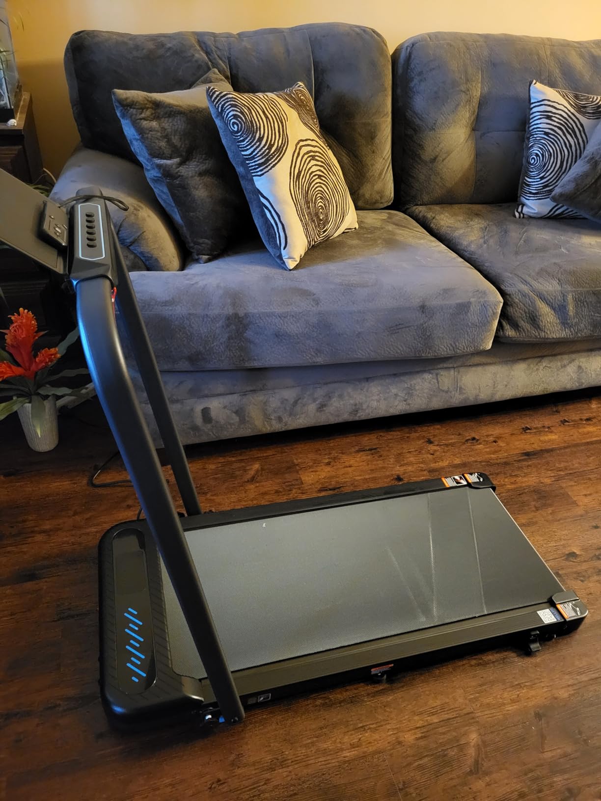 WELLFIT Folding Treadmill for Home, Walking Pad with Incline and Handle Bar customer photo 1
