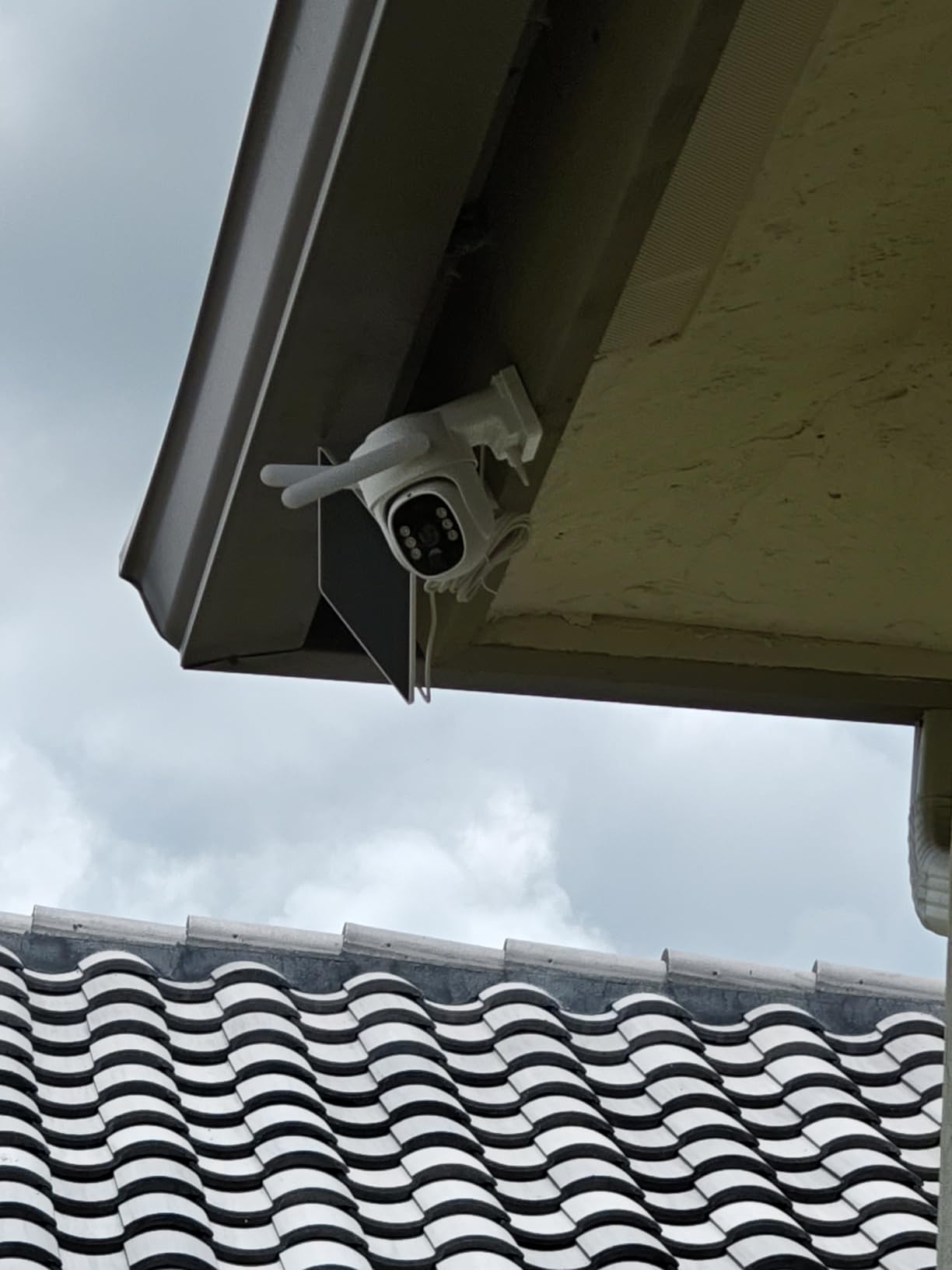 2K Security Camera System, 5GHz&2.4GHz WiFi Solar Wireless Cameras for Home Security, Wire-free Installation, AI Detection, Two-way Audio, Mobile alerts, SD/Cloud Storage, Color Night Vision, 4 Packs customer photo 1