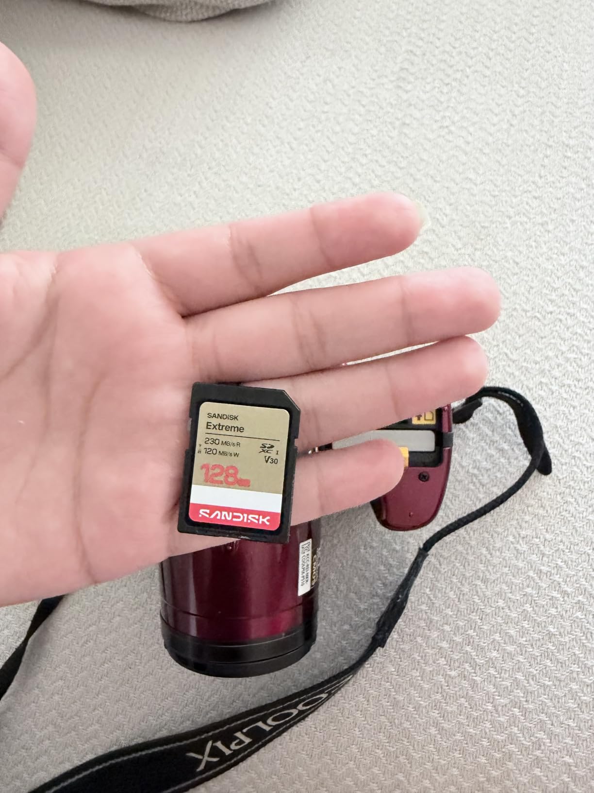 128GB Extreme SD UHS-I Card - Up to 230MB/s Read Speed and 120MB/s Write Speed, 4K UHD Video, U3, V30 customer photo 2