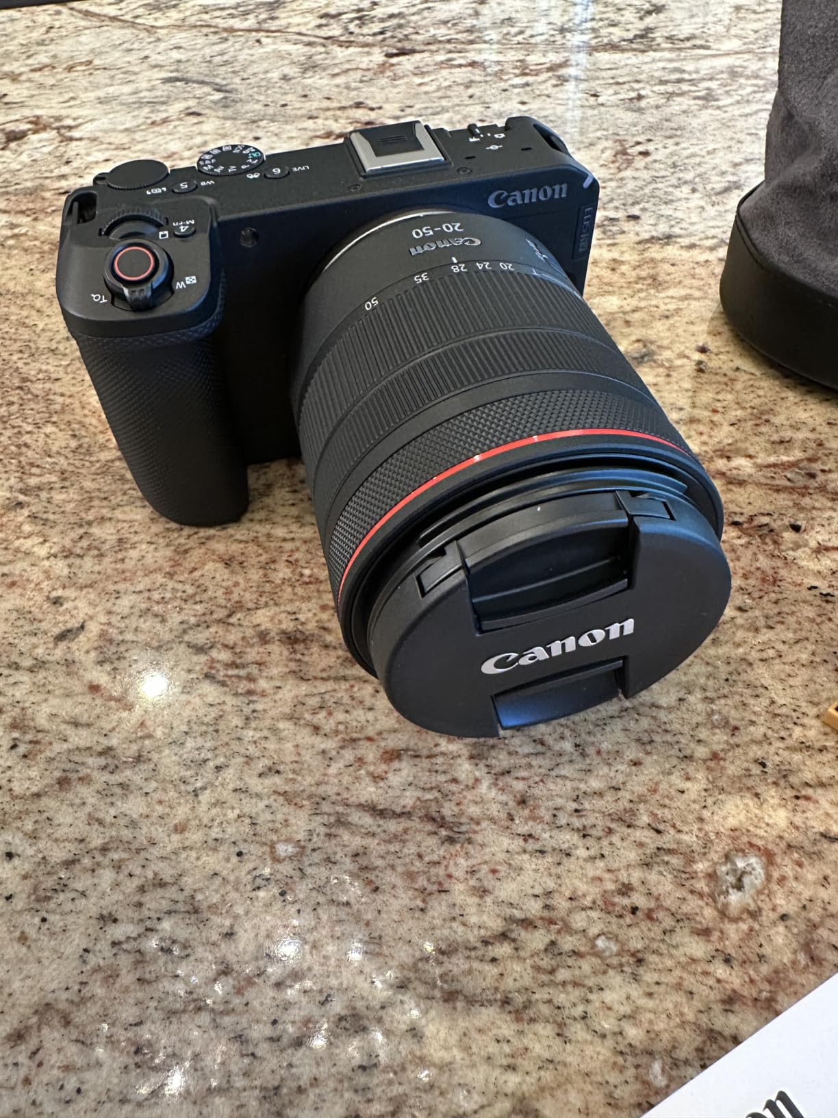 Canon EOS R6 V Mirrorless Camera with RF20-50mm F4 L is USM PZ Lens, Full-Frame Sensor, 7K/4K Video, Vertical Video, Ultra-Wide Power Zoom Lens, Open Gate Full-Size HDMI, for Content Creators, Black customer photo 2