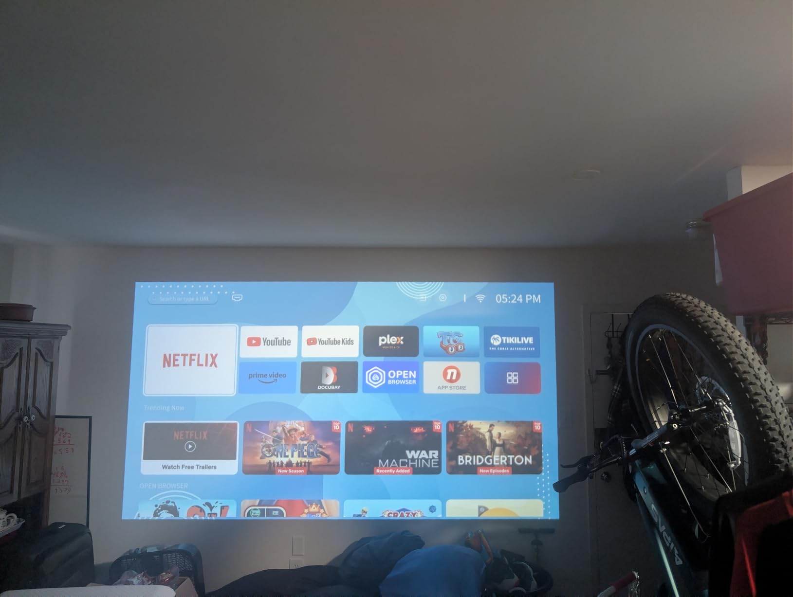 [Officially-Licensed APP & 4500ANSI] 4K Projector with WiFi and Bluetooth,3D Dolby Audio and Auto Focus Smart Overhead Projector,Outdoor Movie Home Theater Proyector with Omni-Adjustable Stand (grey) customer photo 1