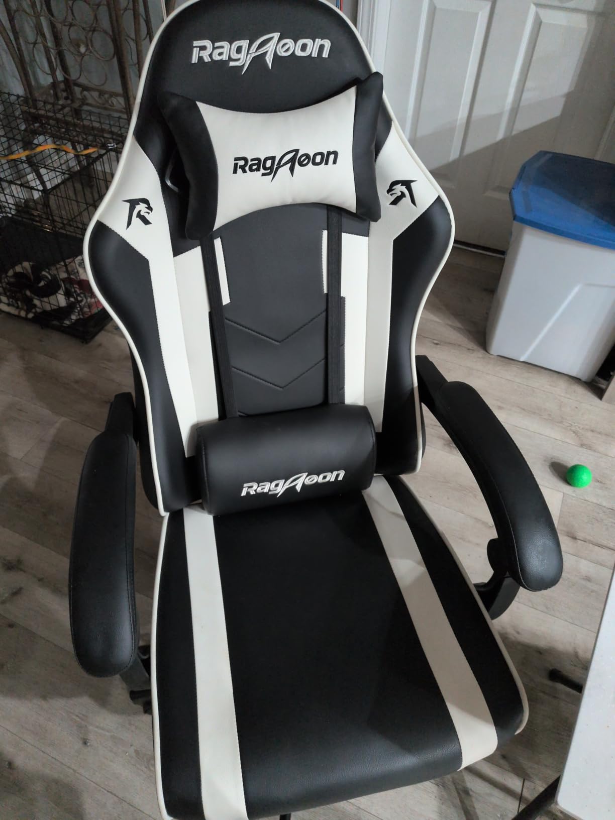 Gaming Chair for Adults Gamer Game Ergonomic PC Chair, 7-Point Support, Pocket Springs & Foam, 51cm Wide Seat, Sync Armrests, 90°-135° Backrest, PU Leather, Black and White, 400lbs Load customer photo 2