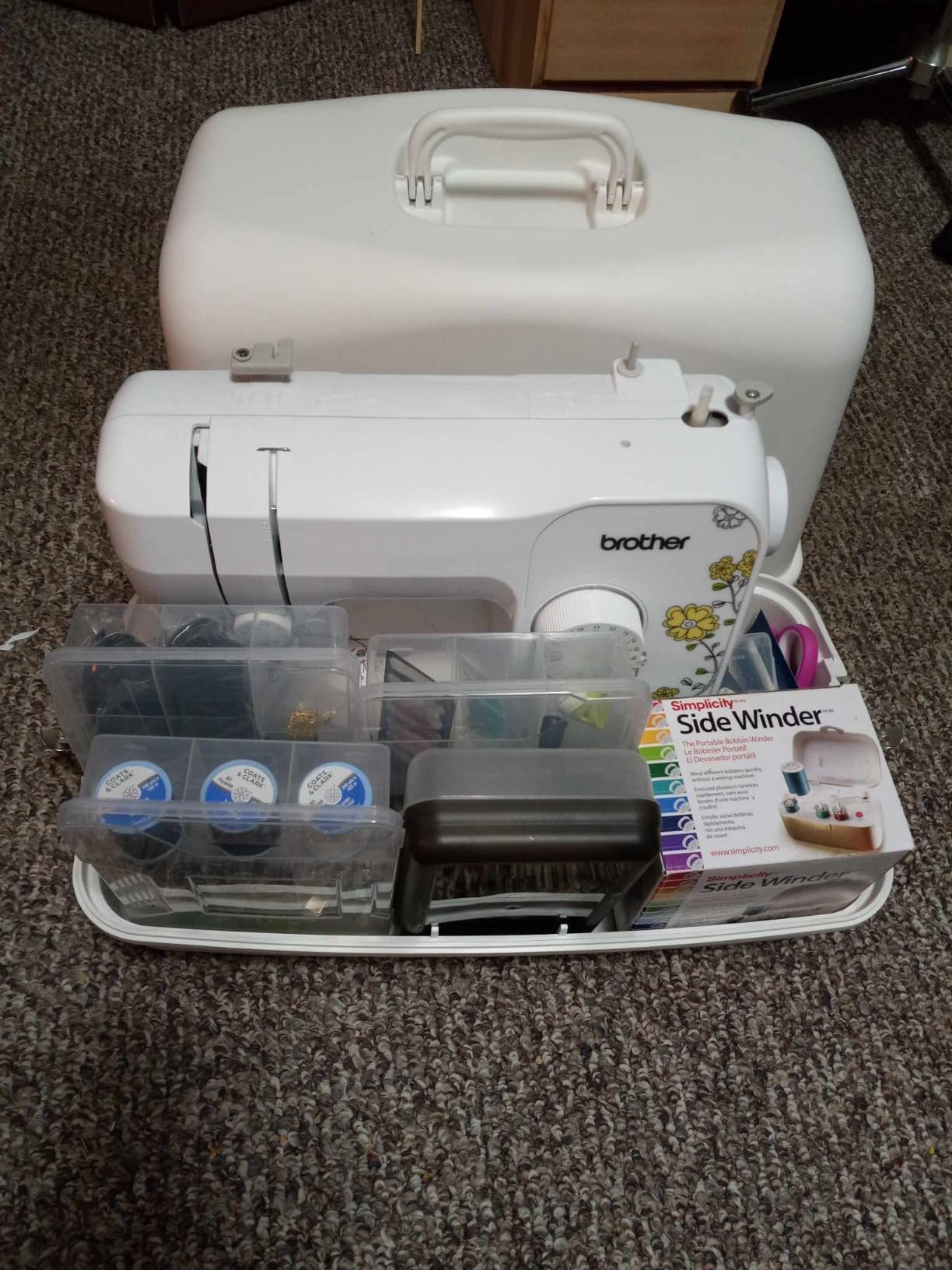 SINGER® Universal Hard Carrying Case for Sewing Machine, White customer photo 2