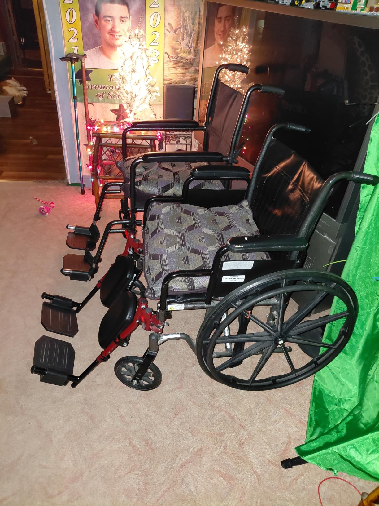 Drive Medical Folding Transport Wheelchair, Swing-Away Footrest, Silver customer photo 2