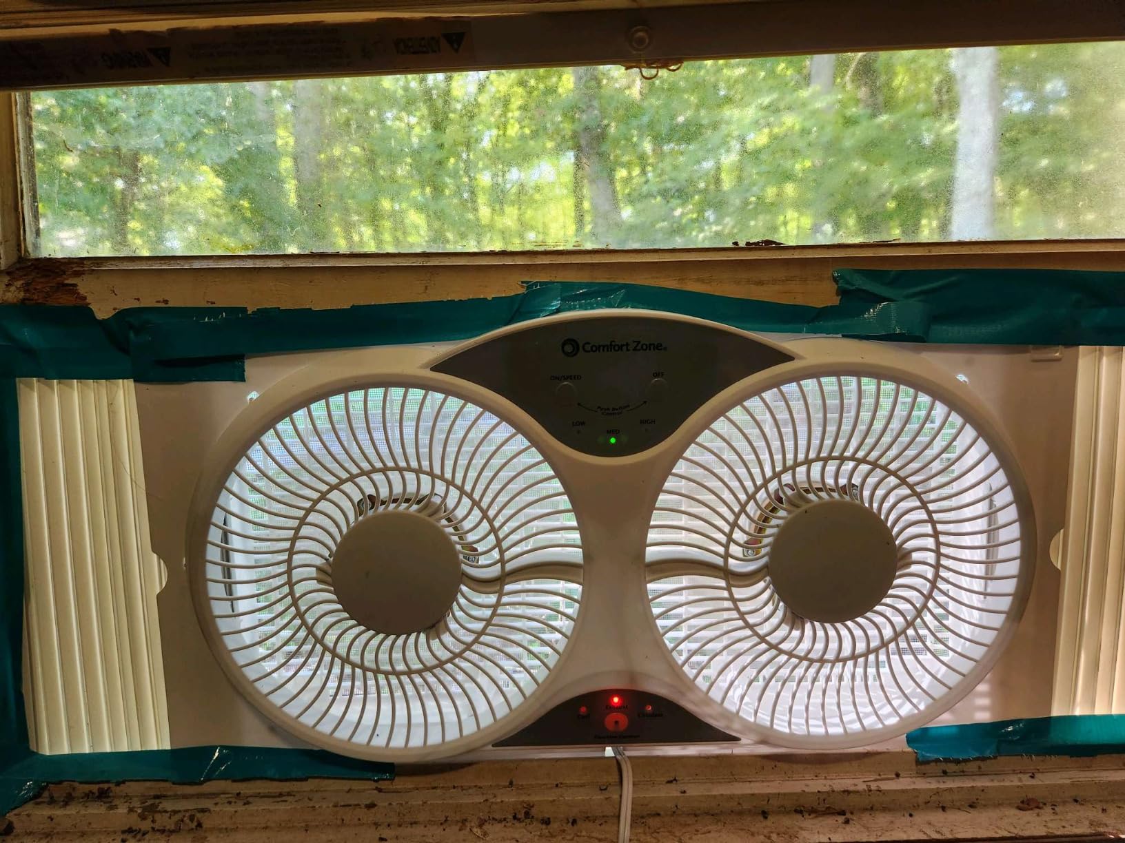 COMFORT ZONE Window Fan for Bedroom, 9 inch 3 Speed Dual Fans with Auto-Locking Expanders, 3 Modes (Cool, Circulate, Exhaust), Remote Control, Fabric Cover plus Bug Screen, White customer photo 1
