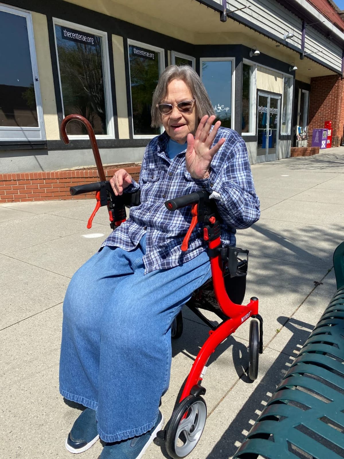 Drive Medical RTL10266 Nitro Euro-Style 4-Wheel Rollator with Seat, Red customer photo 1