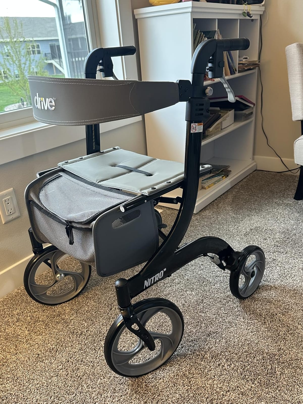 Drive Medical RTL10266BK Nitro Foldable Rollator Walker with Seat, Black customer photo 1
