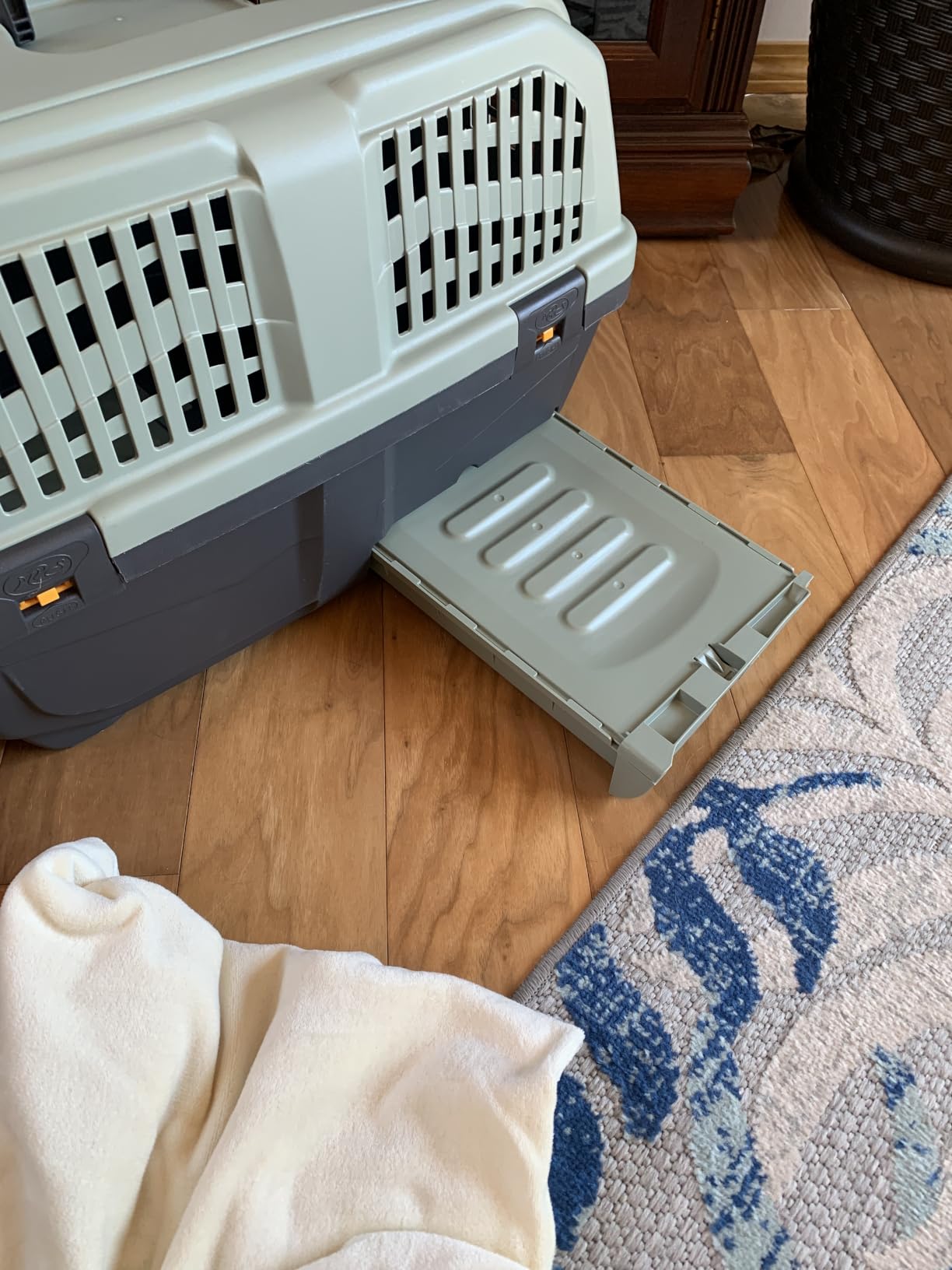 Skudo by MidWest 32-Inch Travel Carrier, Gray, Fits Pets up to 40 lbs customer photo 1