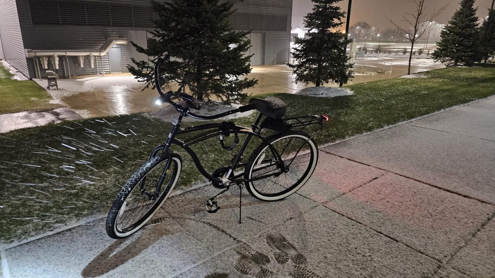 sixthreezero Around The Block Men's Beach Cruiser Bike, Hybrid Bicycle with Rear Rack customer photo 2