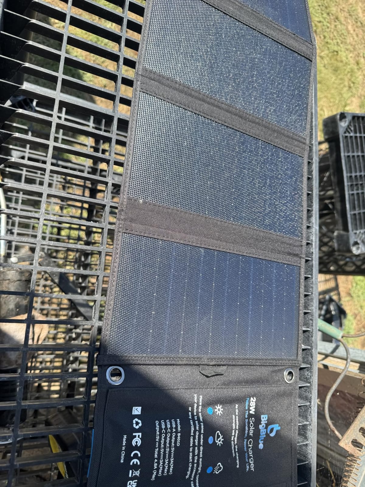 BigBlue 28W High-Efficiency Solar Panel Charger with Dual USB-C and USB-A customer photo 2