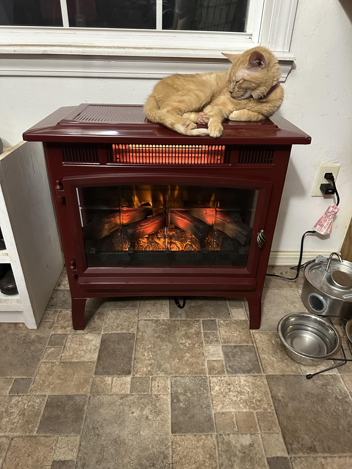 duraflame Freestanding Electric Fireplace Stove Heater with 3D Flame Effect for 1,000 Sq. Ft. Room, Black customer photo 2