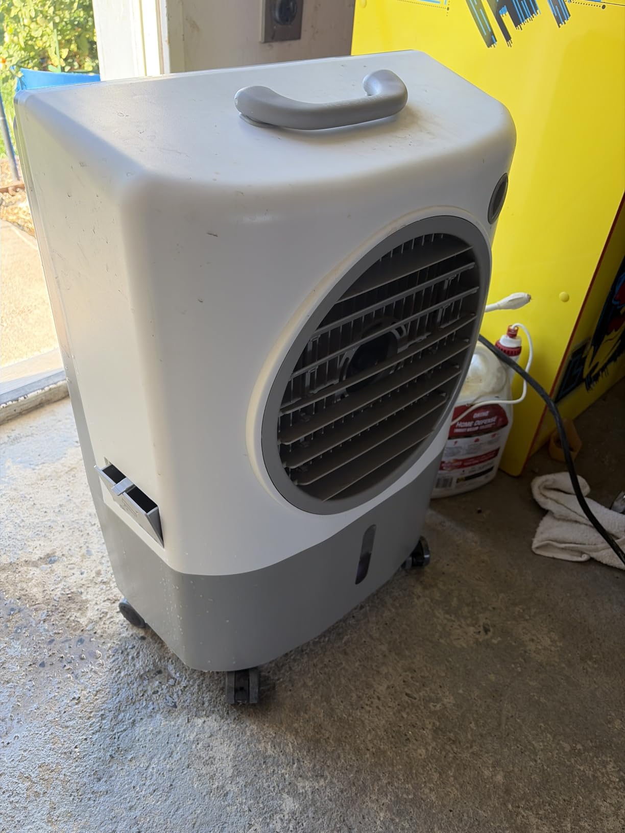 Portable Swamp Coolers - 1300 CFM MC18M Evaporative Air Cooler with 2-Speed Fan, 53.4 dB - 500 sq. ft. Coverage Evaporative Air Cooler Portable High Velocity Outdoor Cooling Fan by Hessaire - White customer photo 1