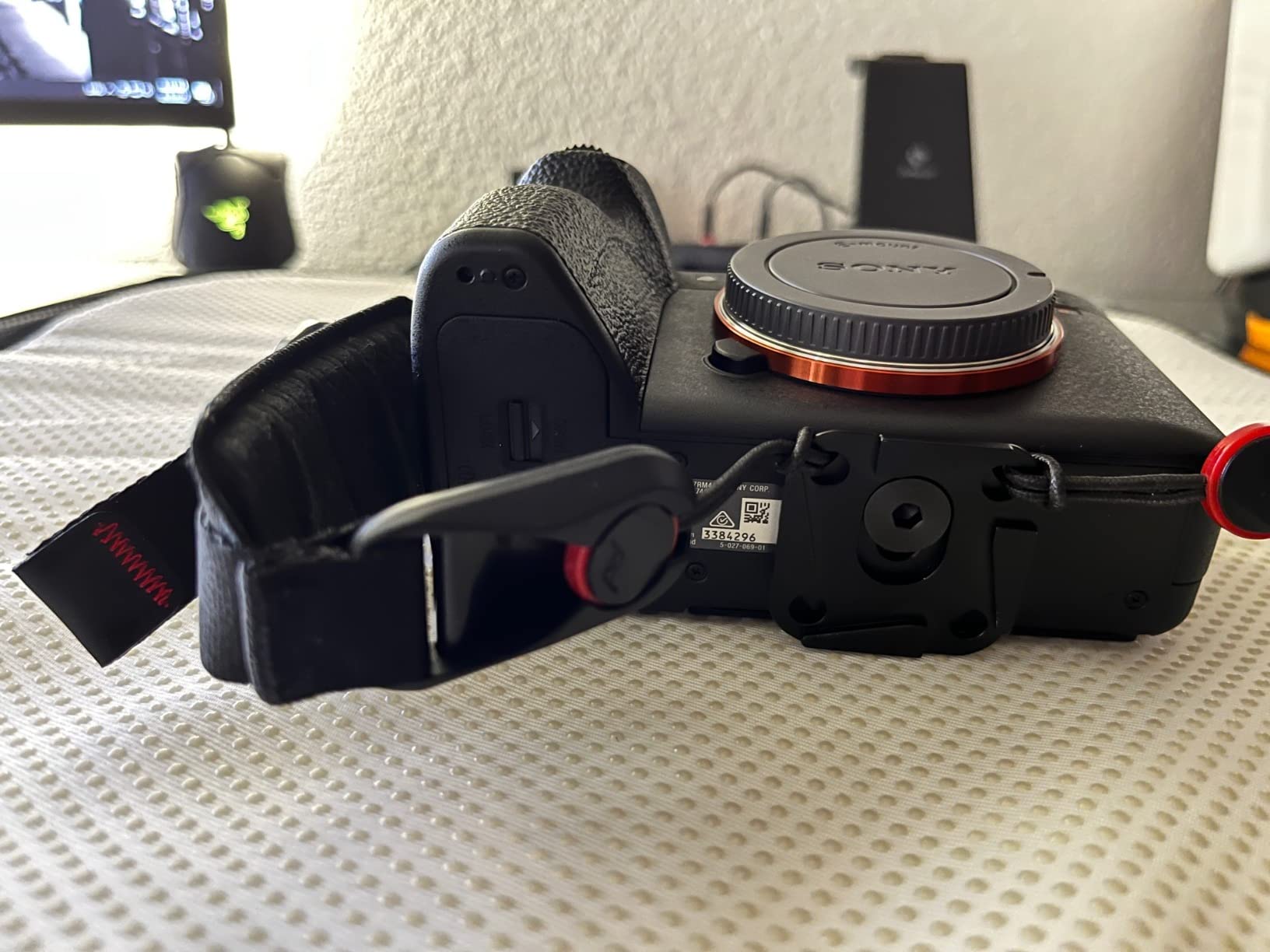 Peak Design Clutch Camera Hand Strap, Compatible with Any DSLR or SLR Body, Small, Sleek and Durable, Quick Release, Adjustment and Connection, Camera Straps for Photographers, 200 lb Capacity customer photo 1