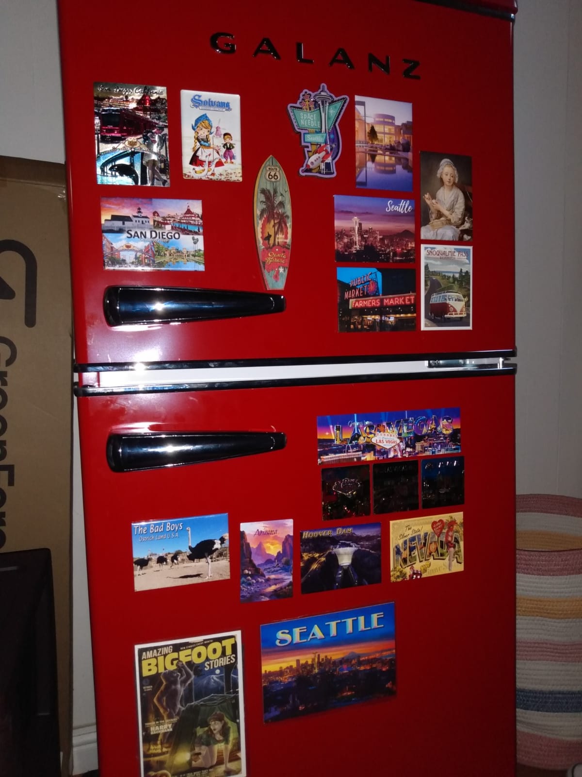 Galanz GLR46TRDER Retro Compact Refrigerator with Freezer Mini Fridge with Dual Door, Adjustable Mechanical Thermostat, 4.6 Cu Ft, Red customer photo 2