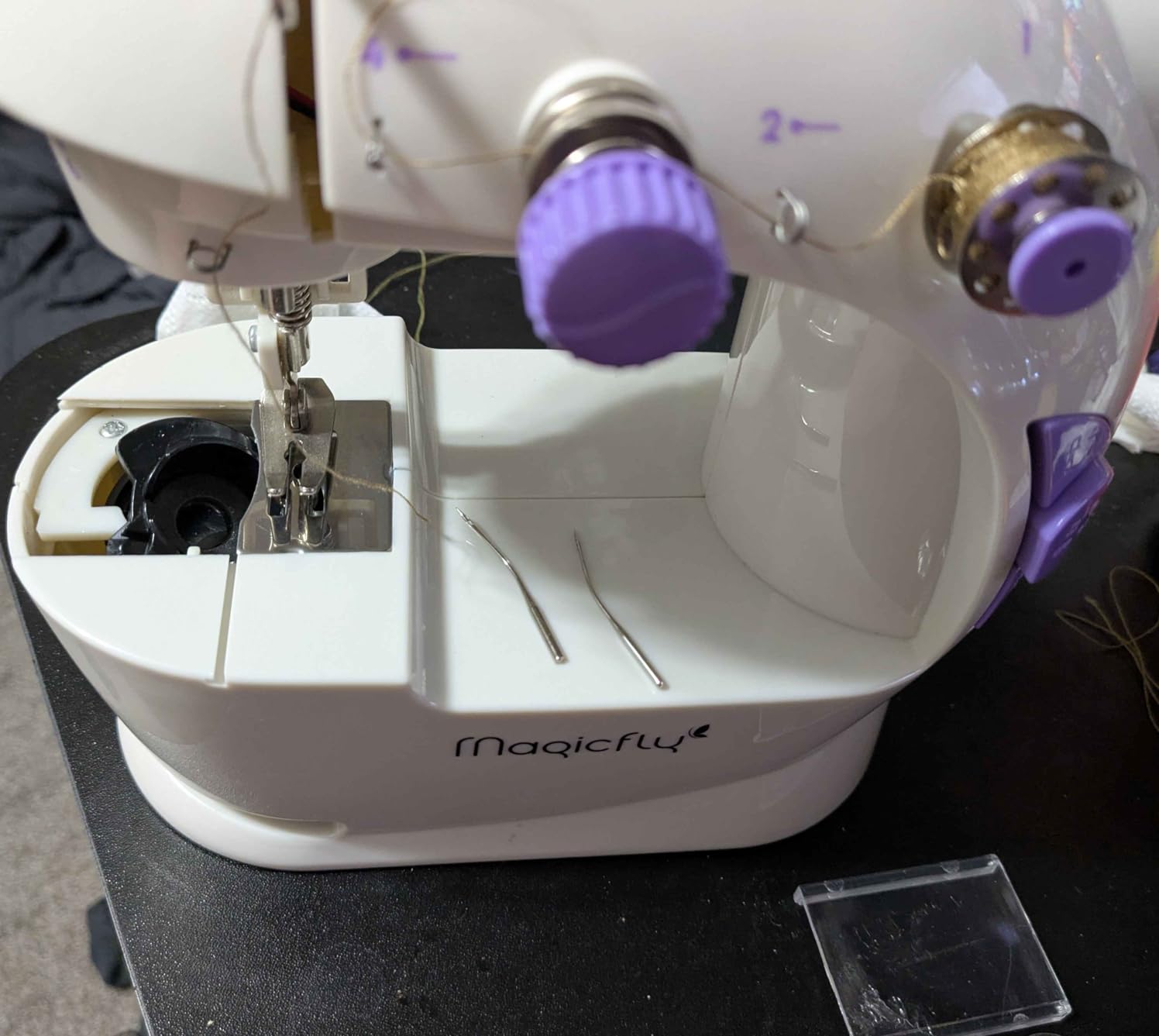 Magicfly Mini Sewing Machine with Extension Table, Dual Speed Portable Sewing Machine for Beginners with Light, Sewing Kit for Household Use, Blue customer photo 2
