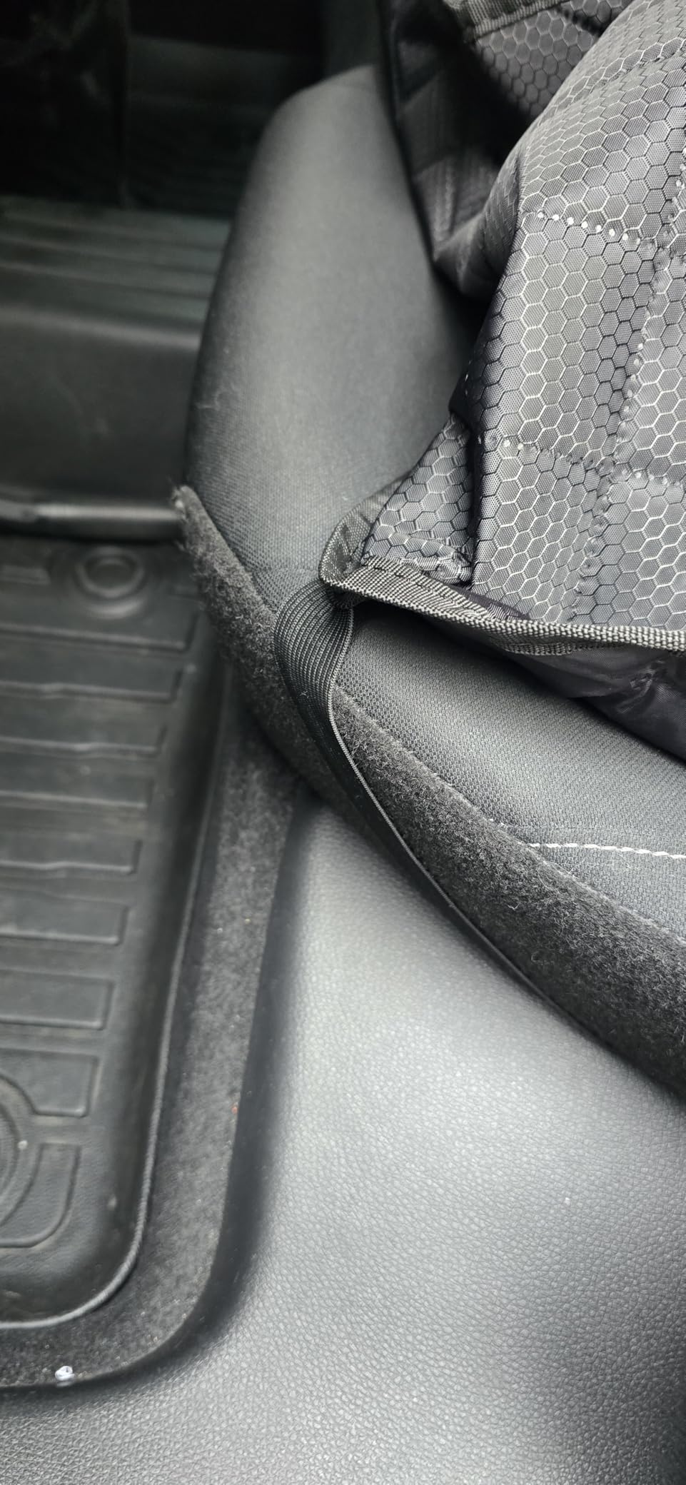 PETICON Waterproof Scratchproof Pet Bench Seat Covers for Cars, SUVs customer photo 1