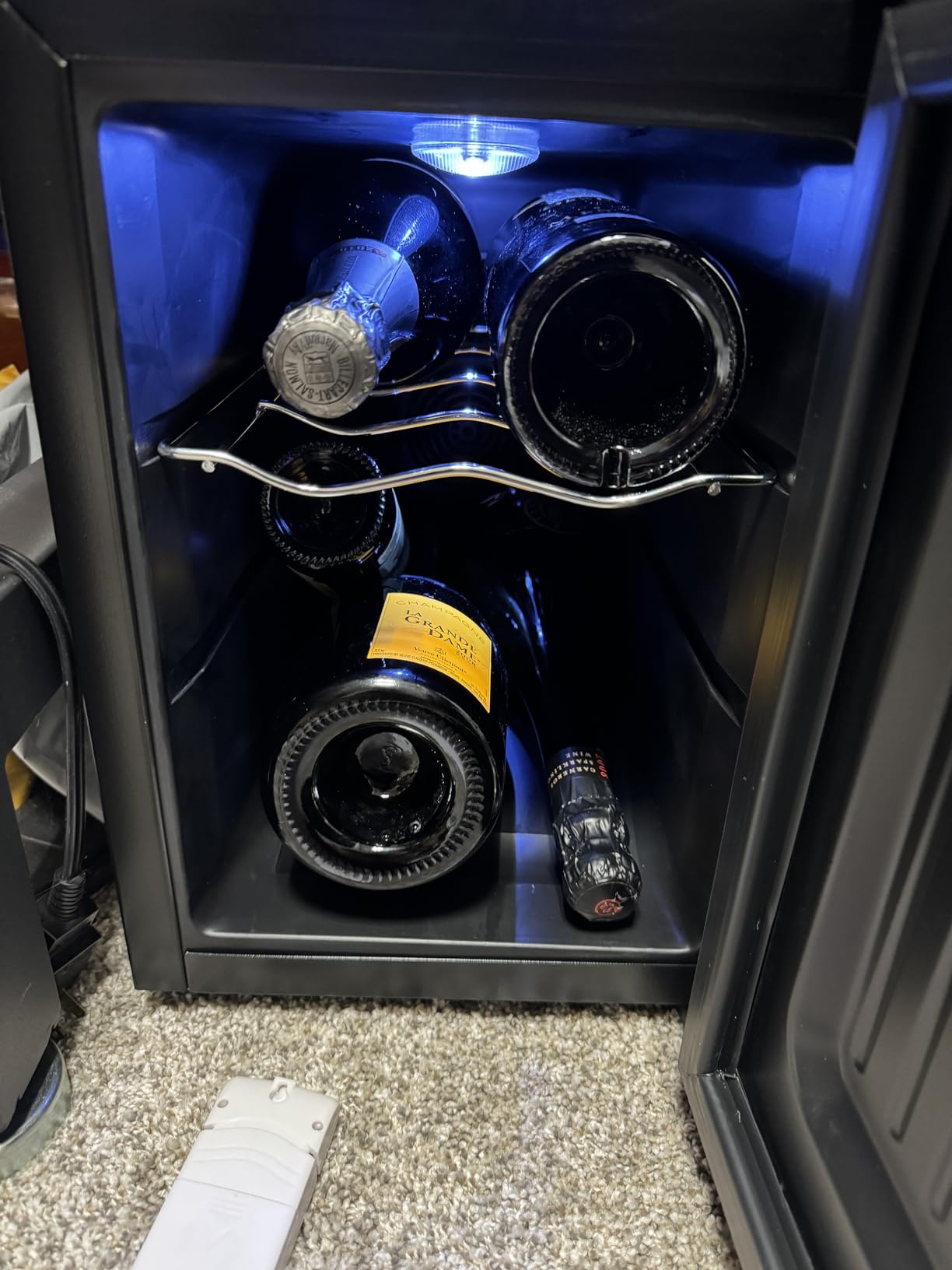 BLACK+DECKER 12-Bottle Thermoelectric Wine Chiller, BD60336, Mirrored Door customer photo 2