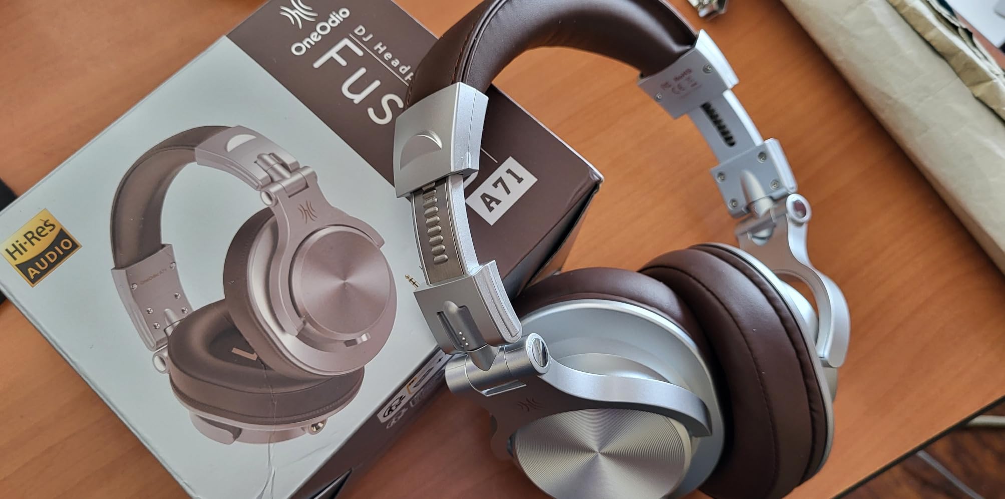 OneOdio A71 Hi-Res Wired Over-Ear Studio Headphones for DJ, Mixing - Black customer photo 1
