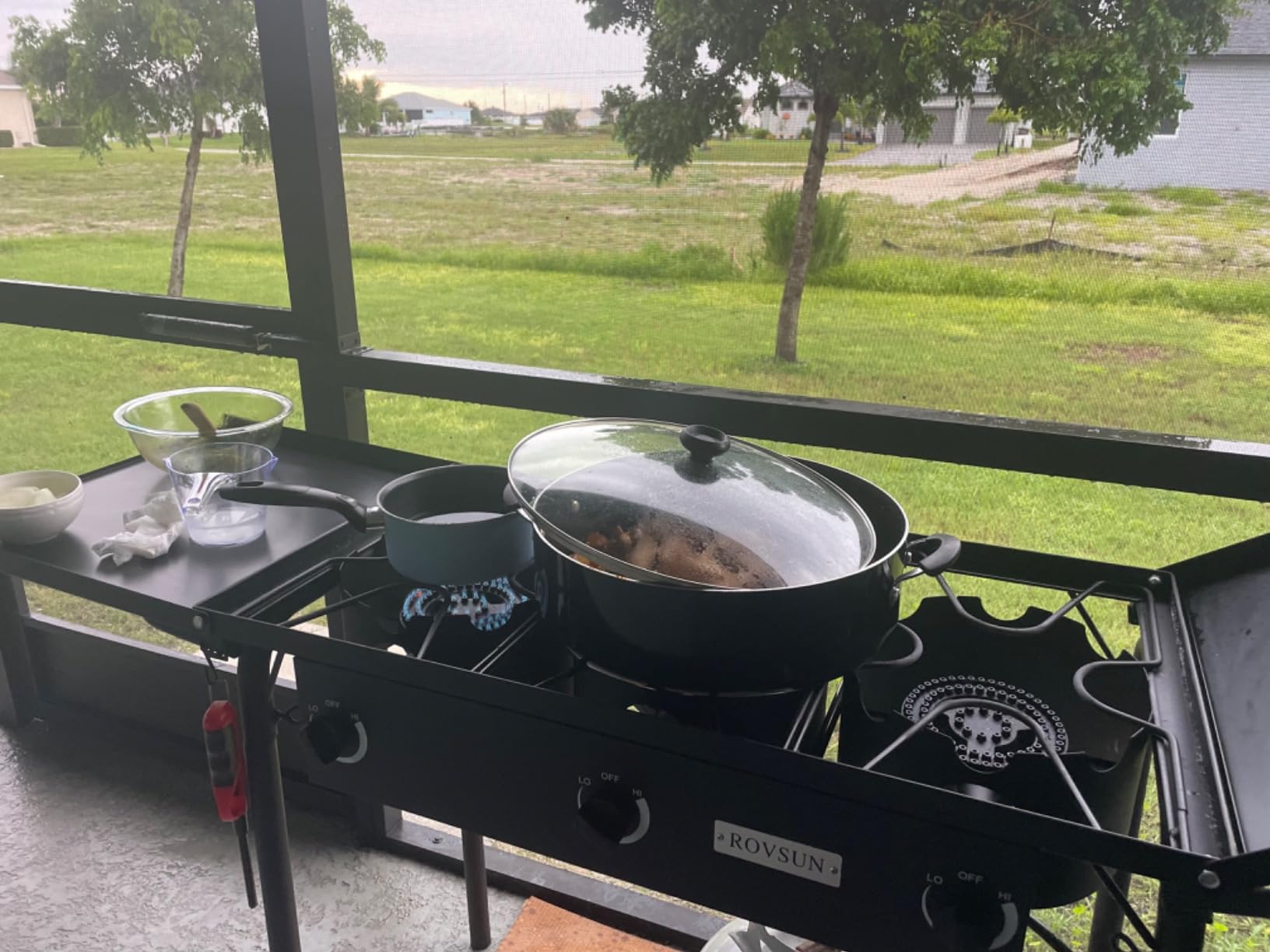 ROVSUN 3 Burner Gas Stove with 2 Side Shelves, 225,000BTU Portable Propane Stove with Removable Leg, Wind Panel, Regulator for Camping Home Backyard Outdoor Cooking Brewing Canning Turkey Frying customer photo 1