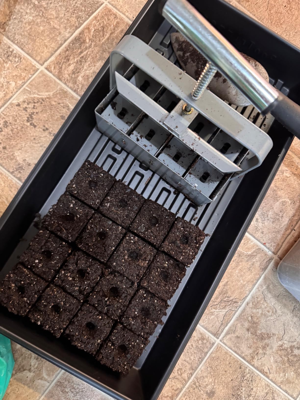 BlumWay Soil Blocker, 8 Cell 2 inch Soil Block Maker for Seed Starting customer photo 1