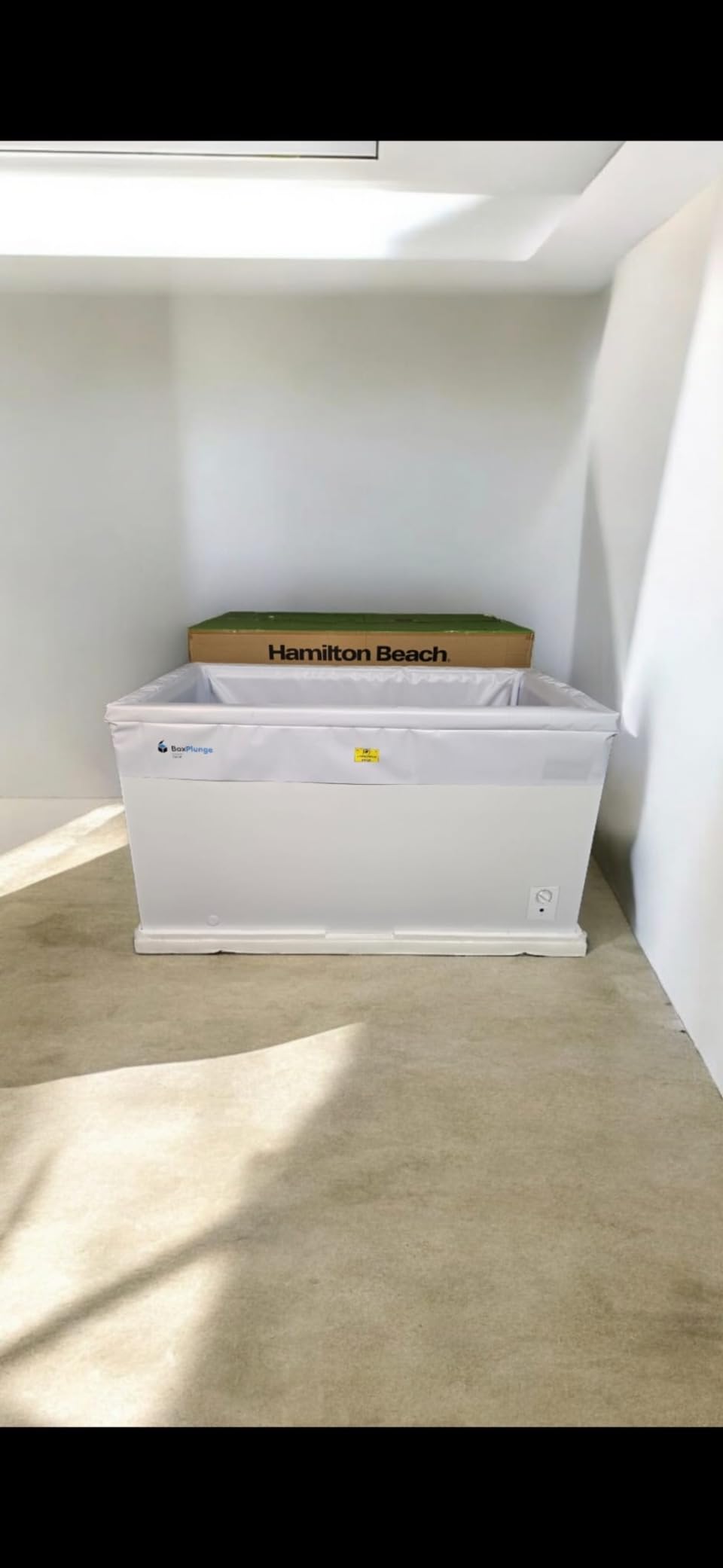 Hamilton Beach 17 cu ft Chest Deep Freezer - White, GARAGE READY Food for Large Family, Storage Basket, Space-Saving Flat Back, Stay-Open Lid, Front-Access Drain, for Basement, Laundry Room, Cottage customer photo 2