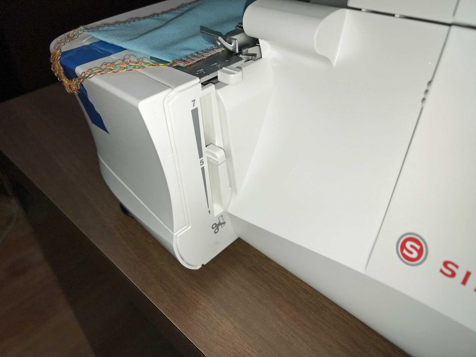 SINGER® S14-78 Serger Overlock Machine, 2-3-4 Stitch Capability, White customer photo 1