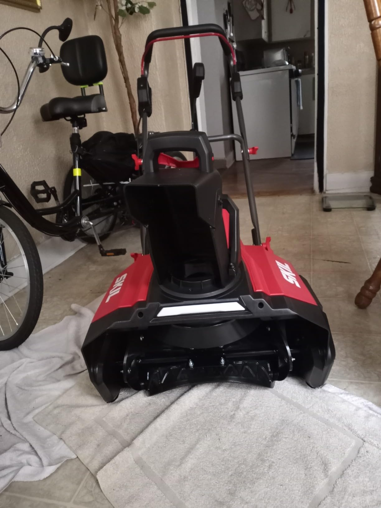 SKIL PWR CORE 40 Brushless 40V 20 in. Single Stage Snow Blower Kit, 30'ft Throwing Distance, Includes 6.0Ah Battery and Charger- SB2001C-10 red customer photo 2