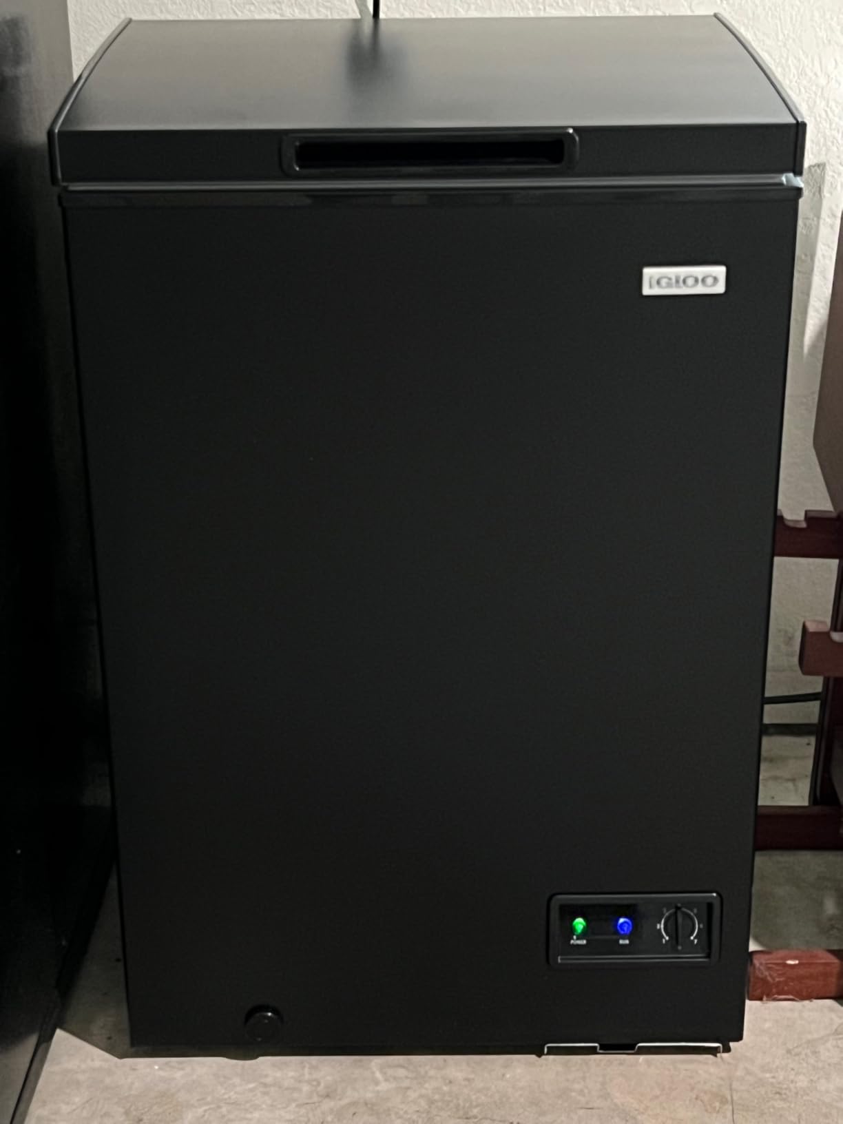Igloo 5.0 Cu Ft. Upright Deep Freezer Chest- Deep Freezer with Quick Freezing System & Adjustable Thermostat- Low Noise Freezer with Removable Basket & LED Lights for Homes, Garages & Basements- Black customer photo 1