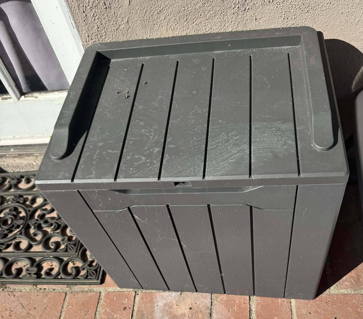 Flamaker Outdoor Storage Box 80 Gallon Resin Waterproof Deck Box customer photo 2