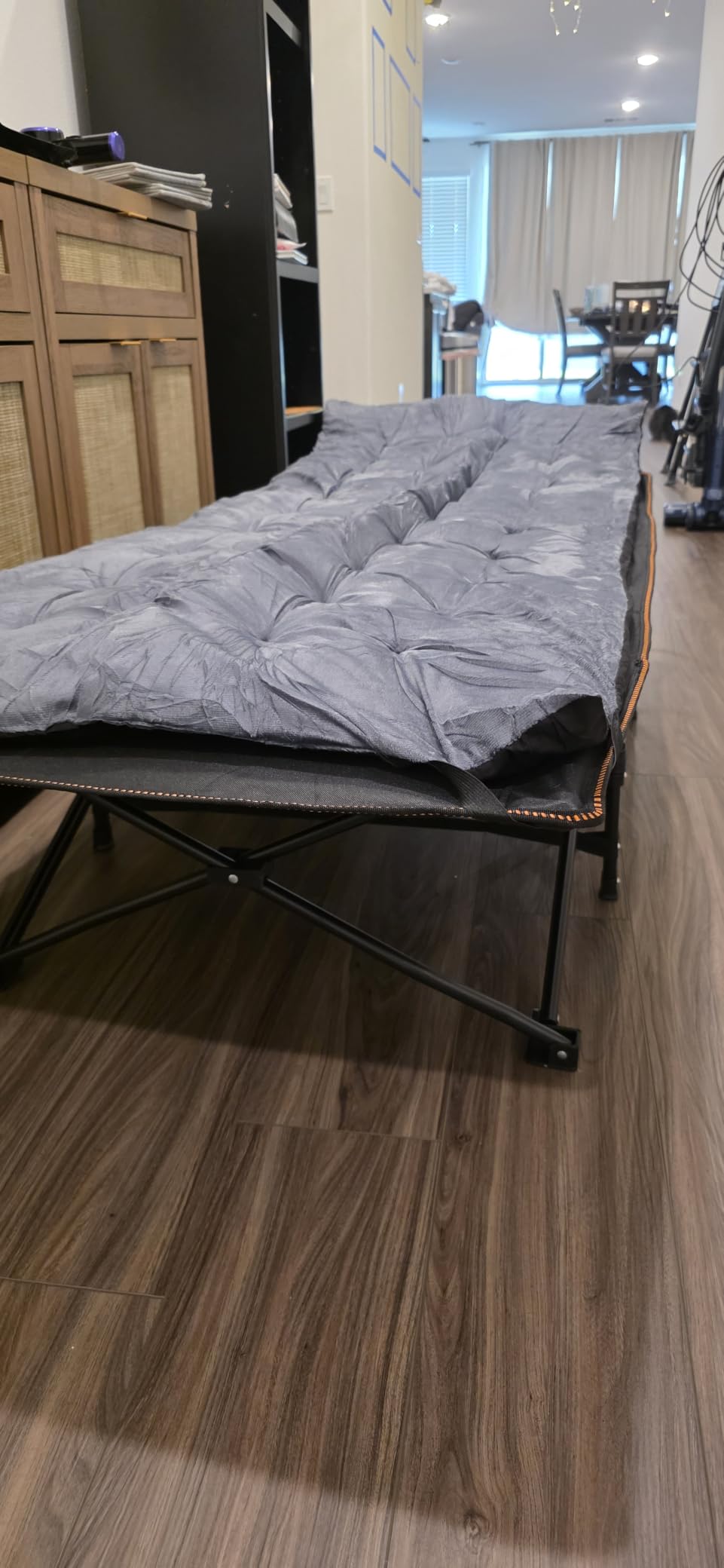 LILYPELLE Oversized XXL Folding Camping Cot, 32