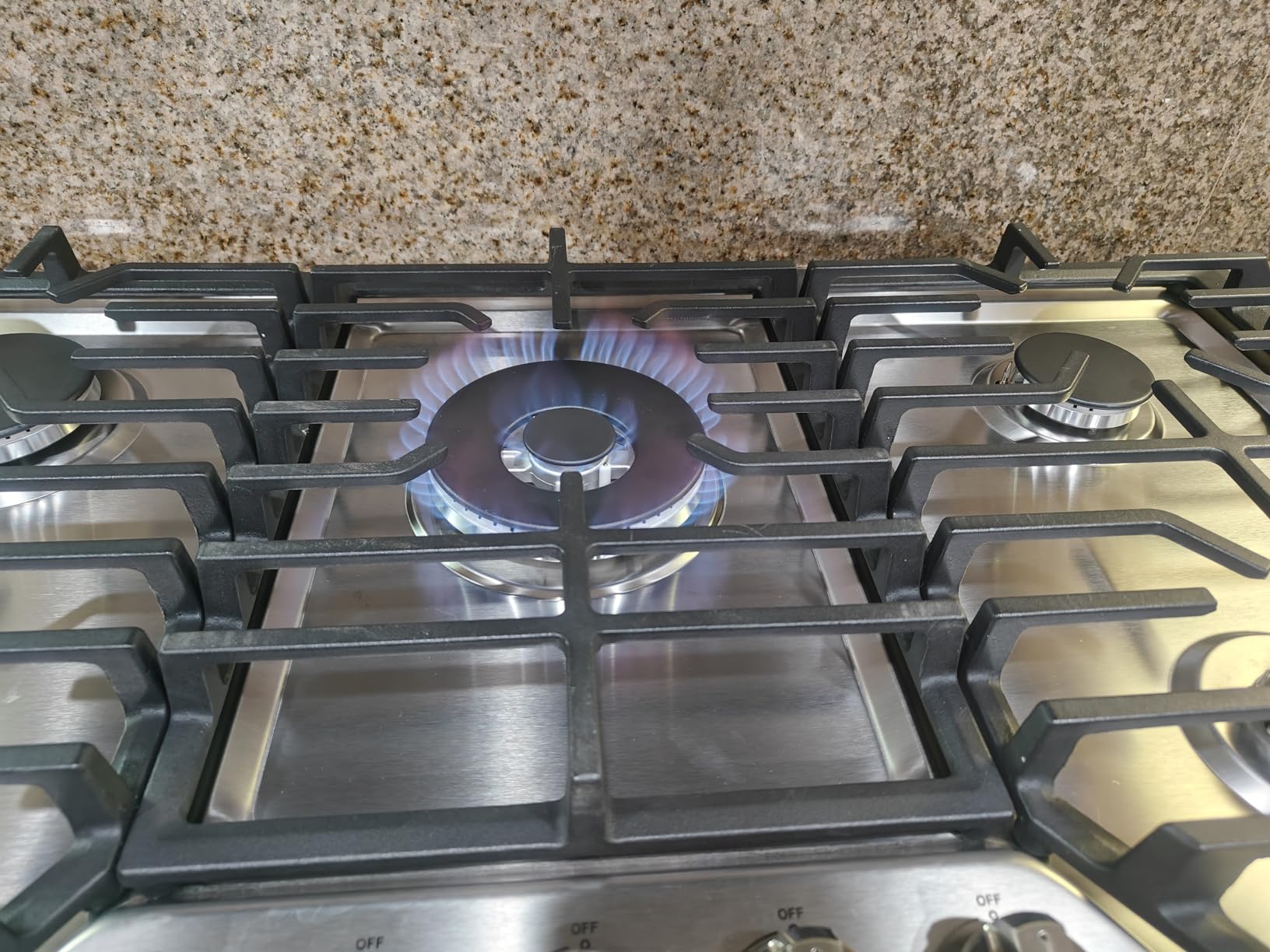 AMZCHEF 36 Inch Gas Cooktop with Griddle, 5 Italy SABAF Sealed Burners customer photo 1
